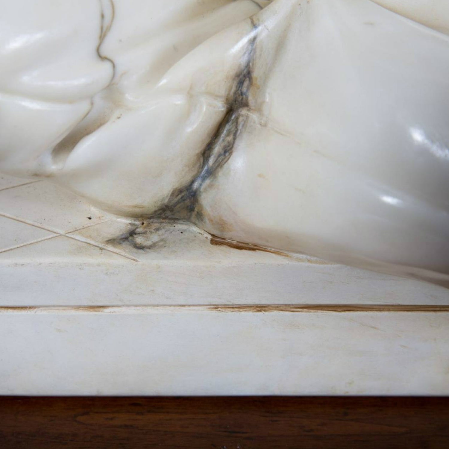 Early 20th Century Italian Carved Alabaster Sculpture of Putti Pillow Fight