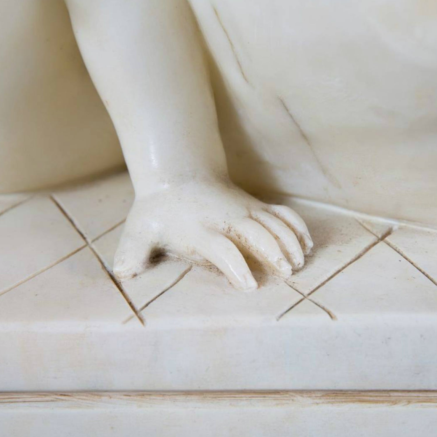 Early 20th Century Italian Carved Alabaster Sculpture of Putti Pillow Fight