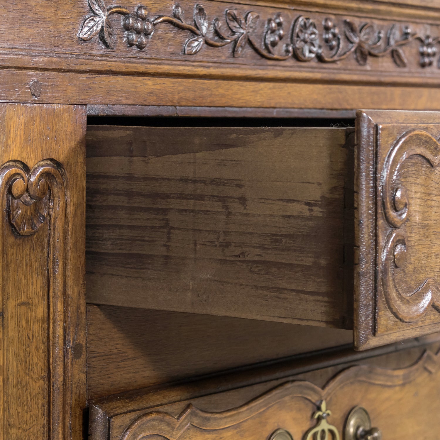 Early 19th Century French Country Louis XV Style Carved Oak Enfilade Buffet