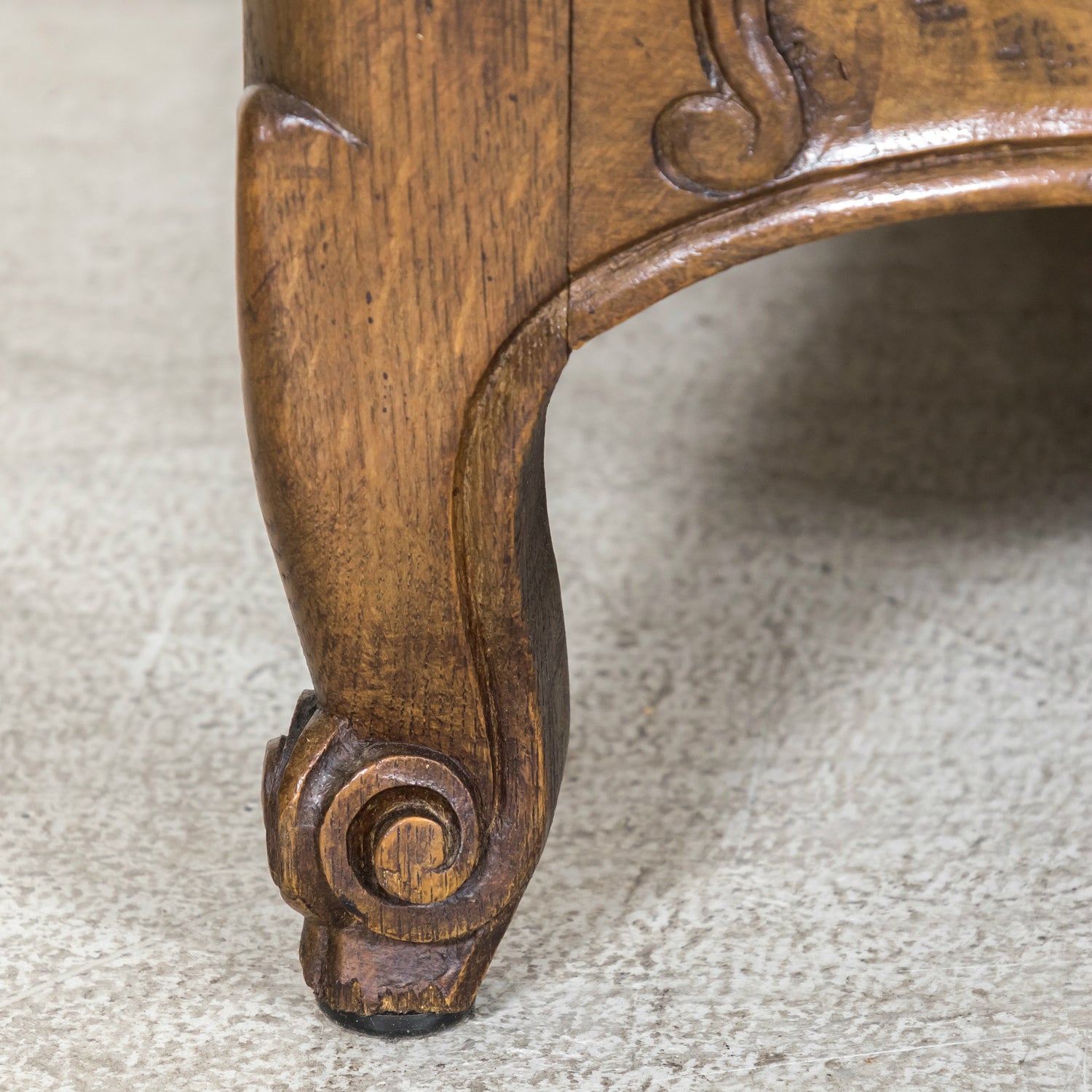 Early 19th Century French Country Louis XV Style Carved Oak Enfilade Buffet