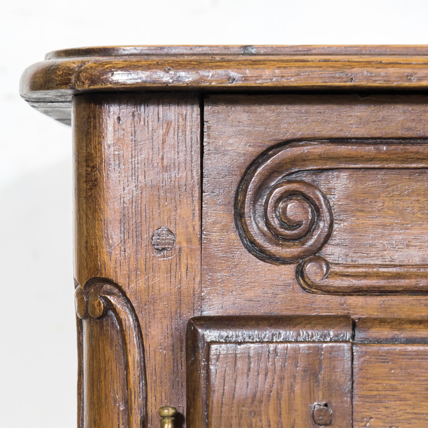 Early 19th Century French Country Louis XV Style Carved Oak Enfilade Buffet