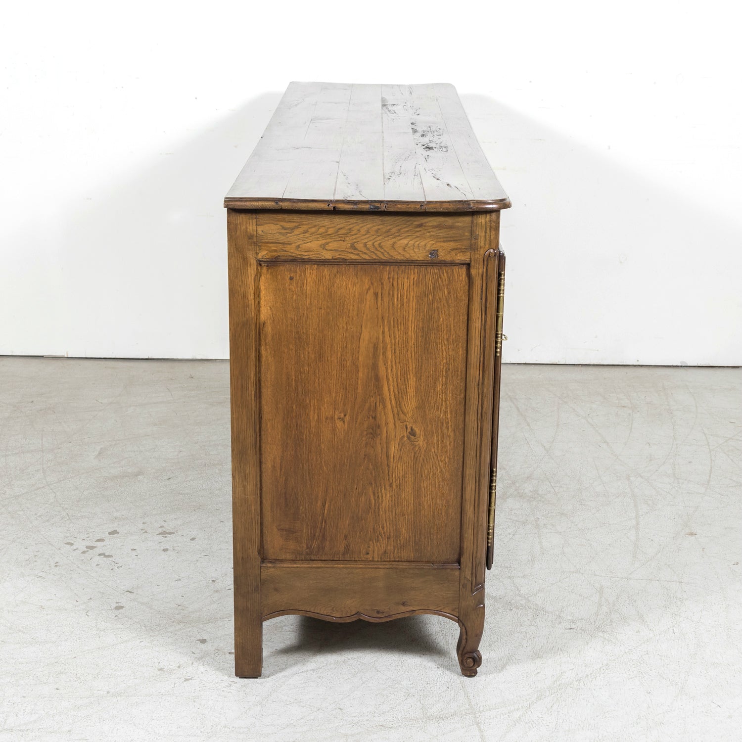 Early 19th Century French Country Louis XV Style Carved Oak Enfilade Buffet