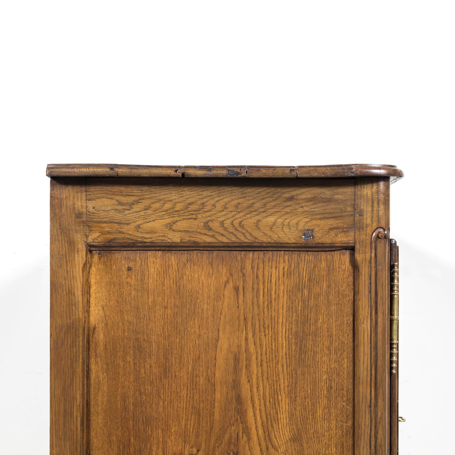 Early 19th Century French Country Louis XV Style Carved Oak Enfilade Buffet