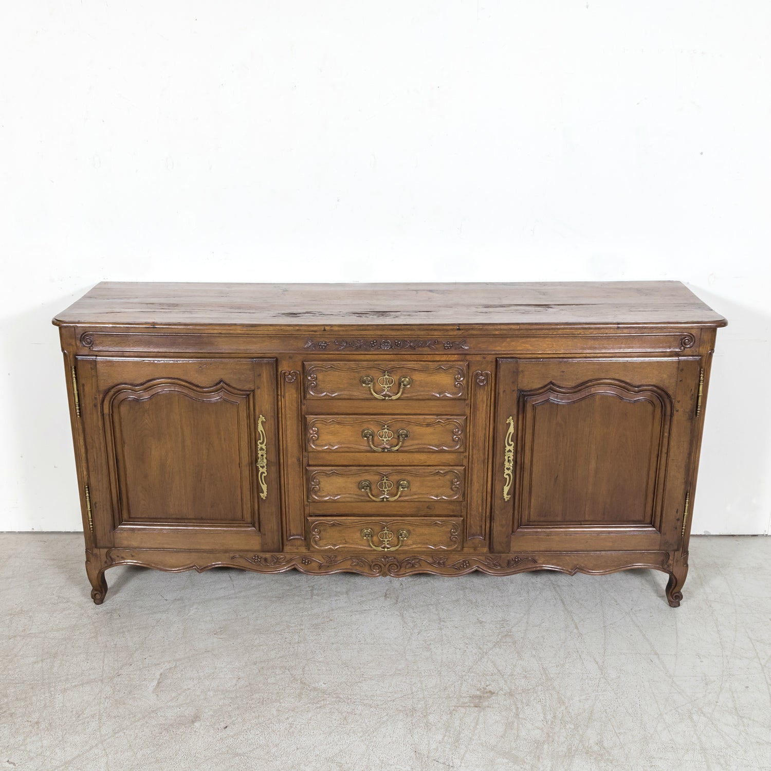 Early 19th Century French Country Louis XV Style Carved Oak Enfilade Buffet