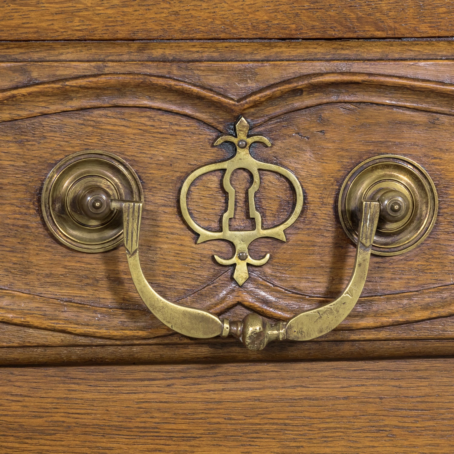 Early 19th Century French Country Louis XV Style Carved Oak Enfilade Buffet