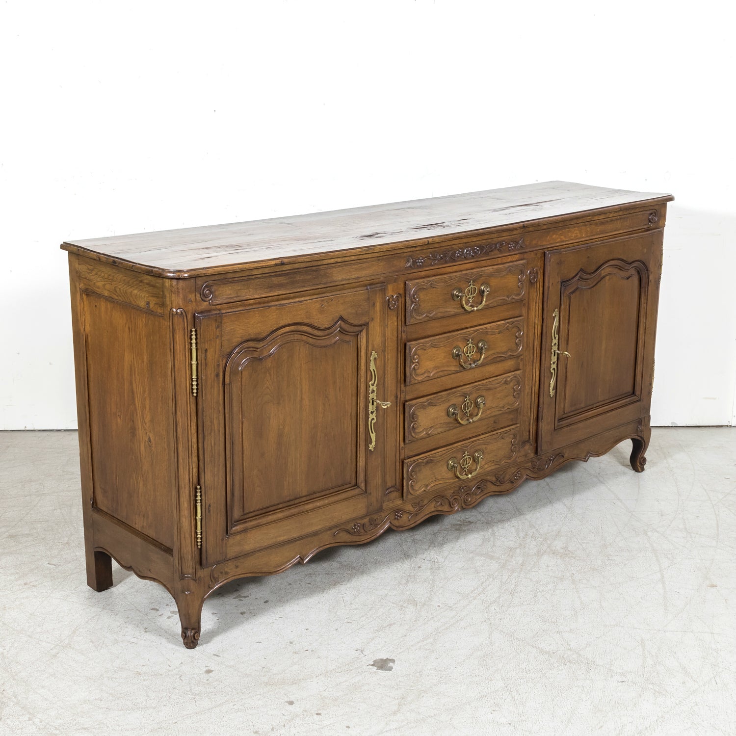 Early 19th Century French Country Louis XV Style Carved Oak Enfilade Buffet