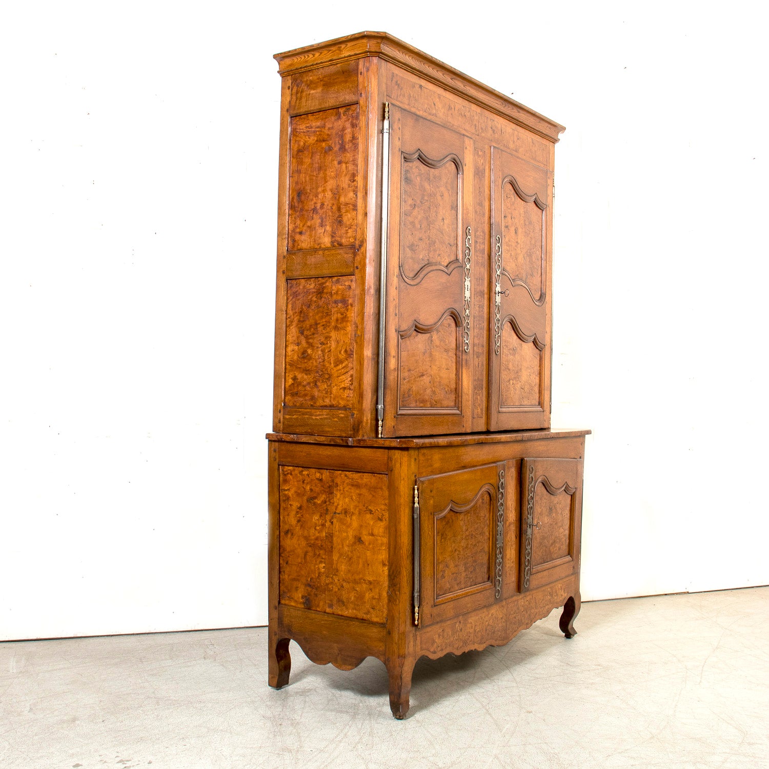 19th Century French Louis XV Style Walnut and Burl Walnut Buffet Deux Corps