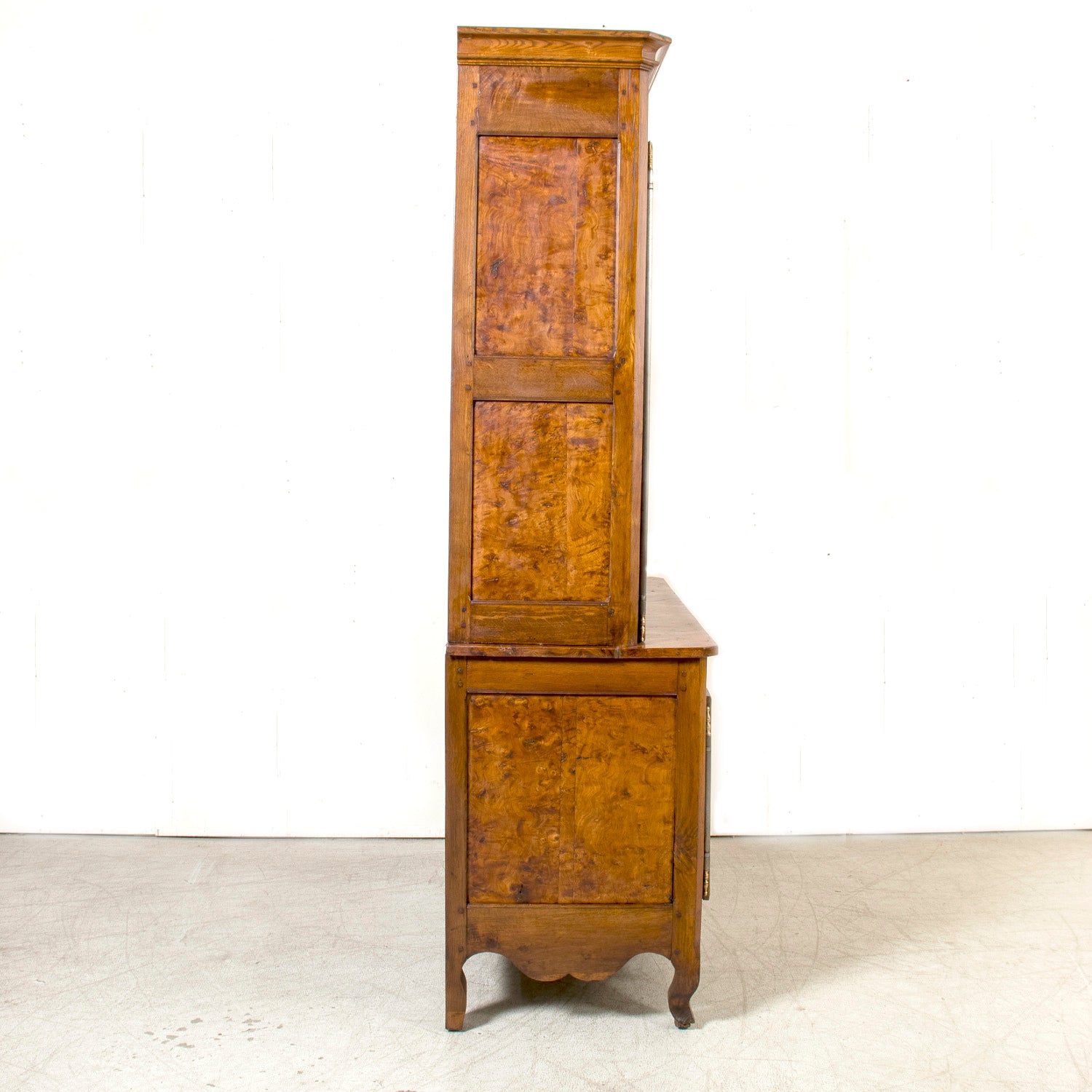 19th Century French Louis XV Style Walnut and Burl Walnut Buffet Deux Corps