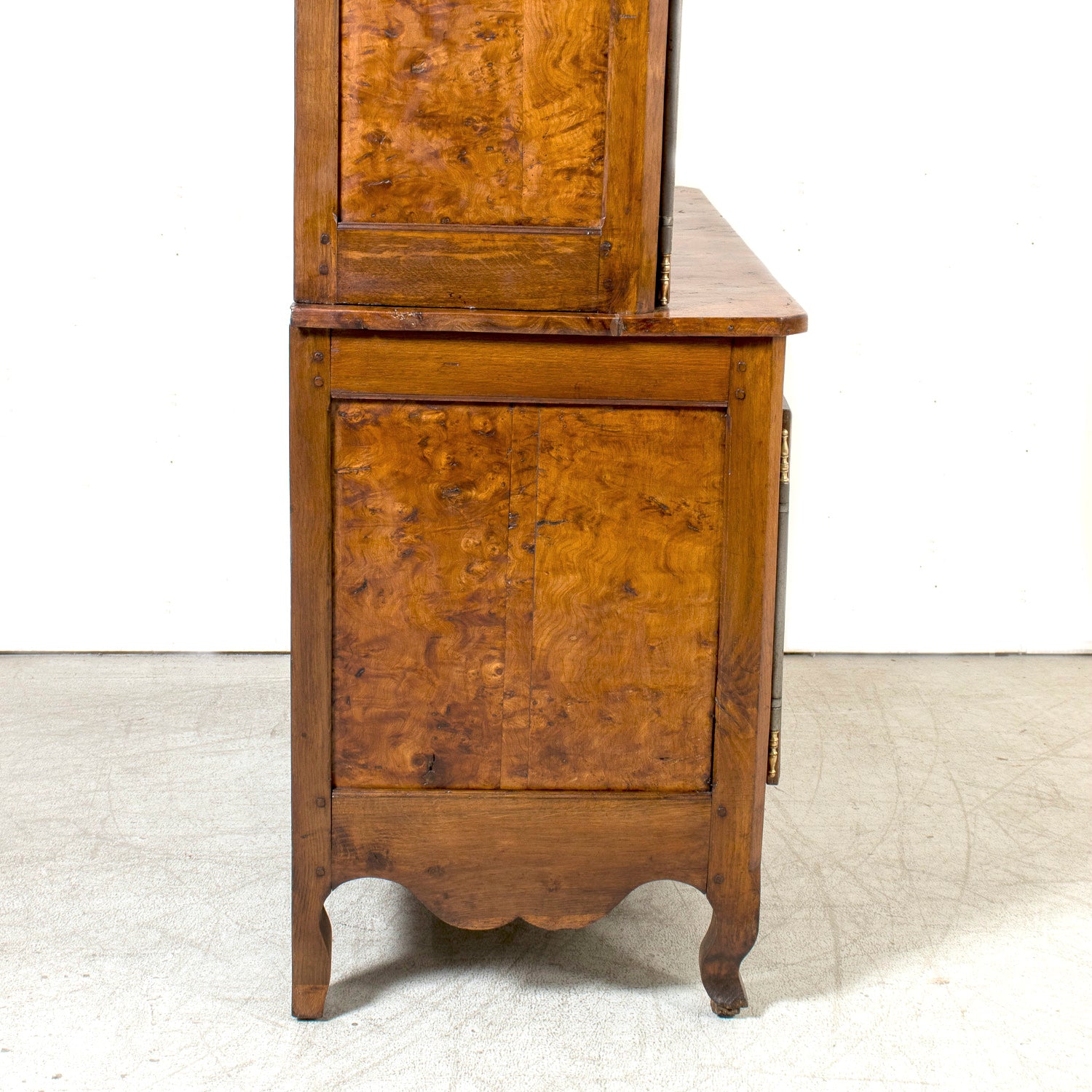 19th Century French Louis XV Style Walnut and Burl Walnut Buffet Deux Corps