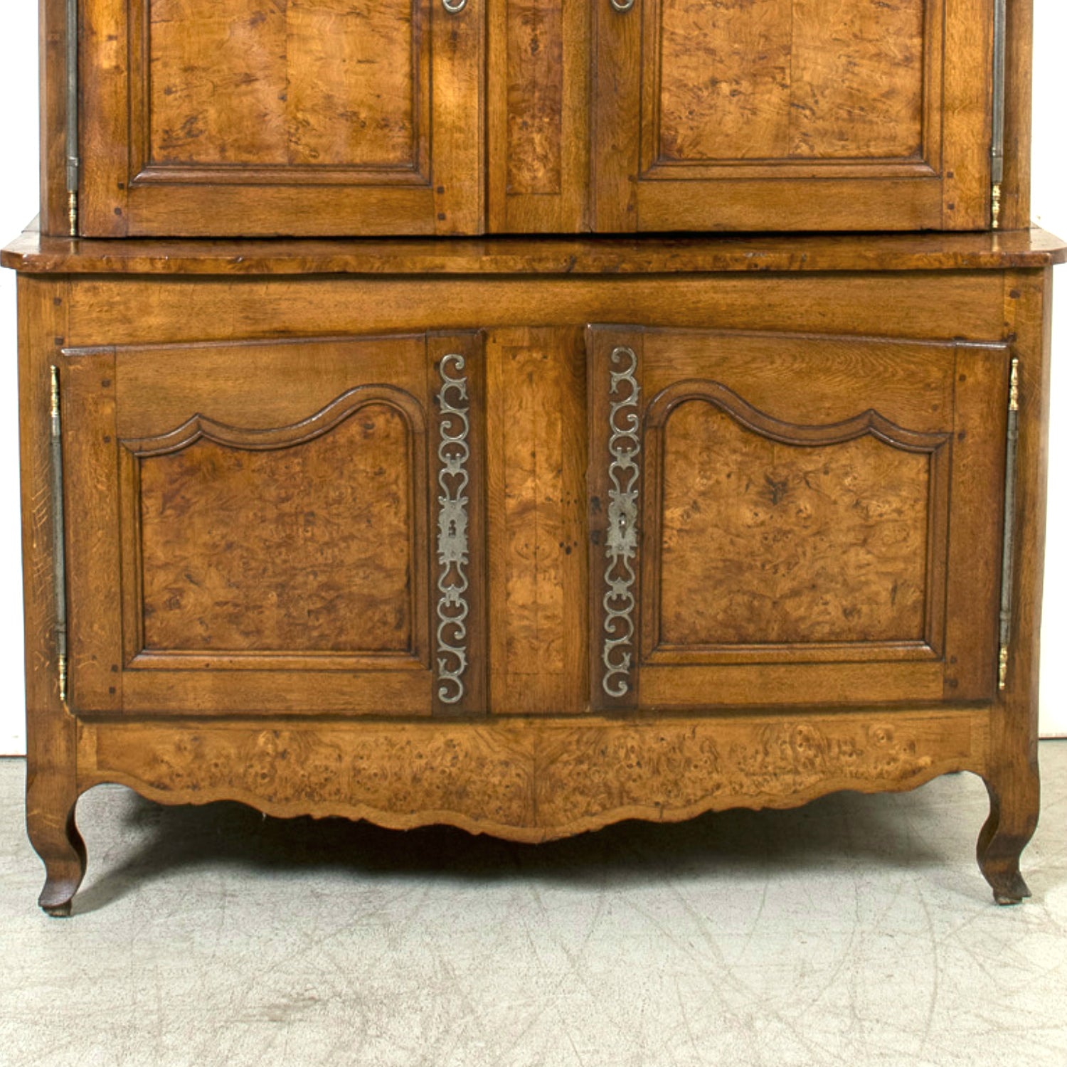 19th Century French Louis XV Style Walnut and Burl Walnut Buffet Deux Corps