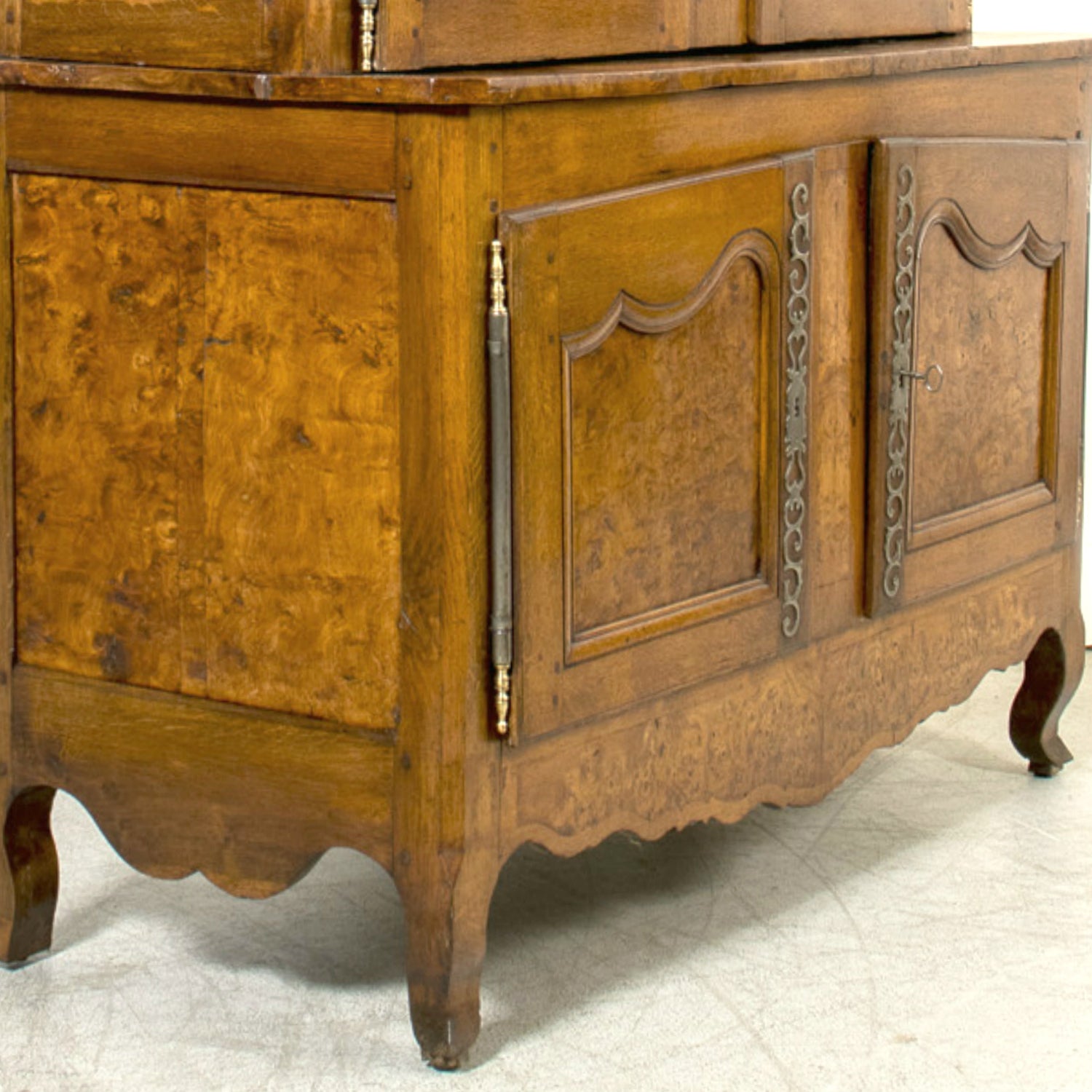 19th Century French Louis XV Style Walnut and Burl Walnut Buffet Deux Corps