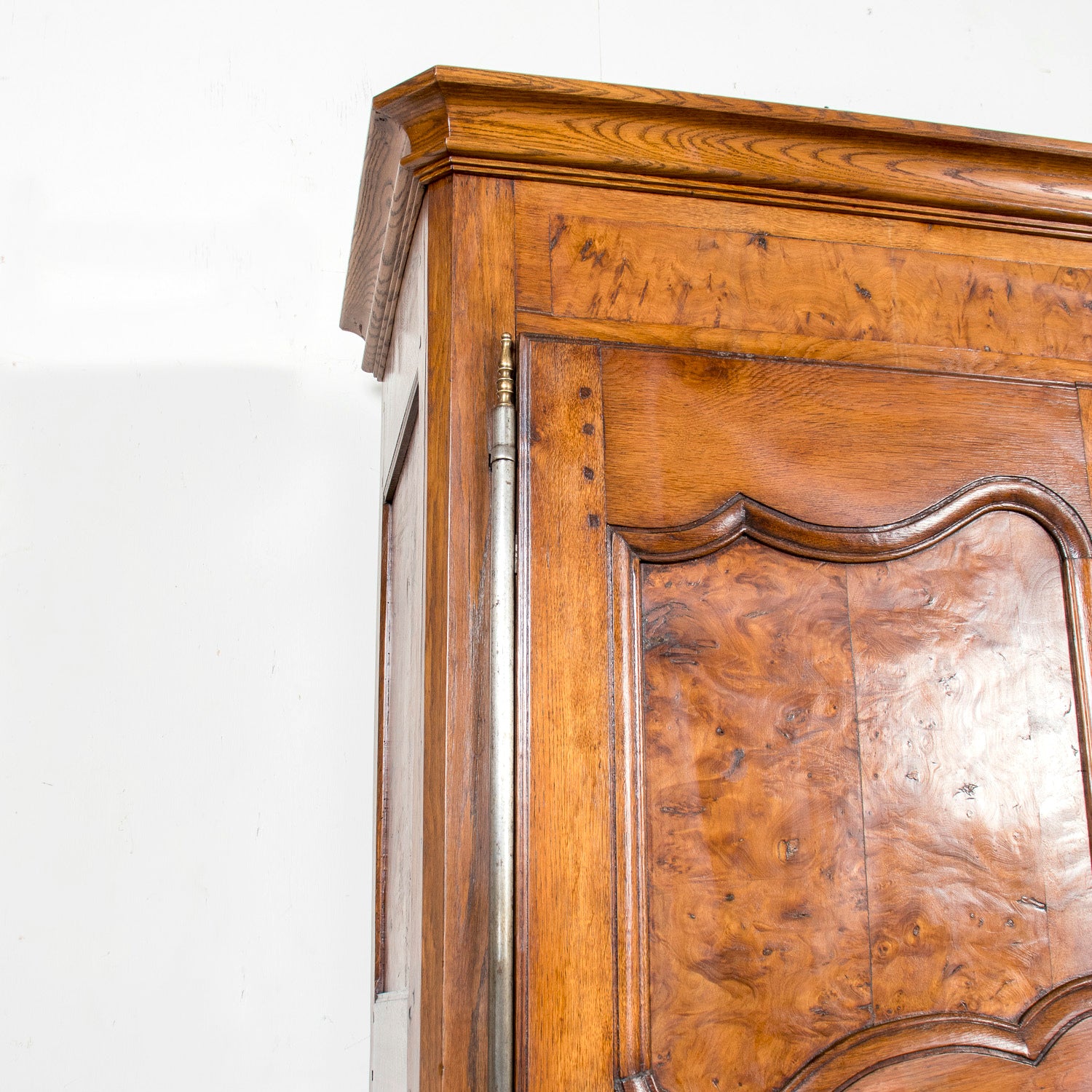 19th Century French Louis XV Style Walnut and Burl Walnut Buffet Deux Corps