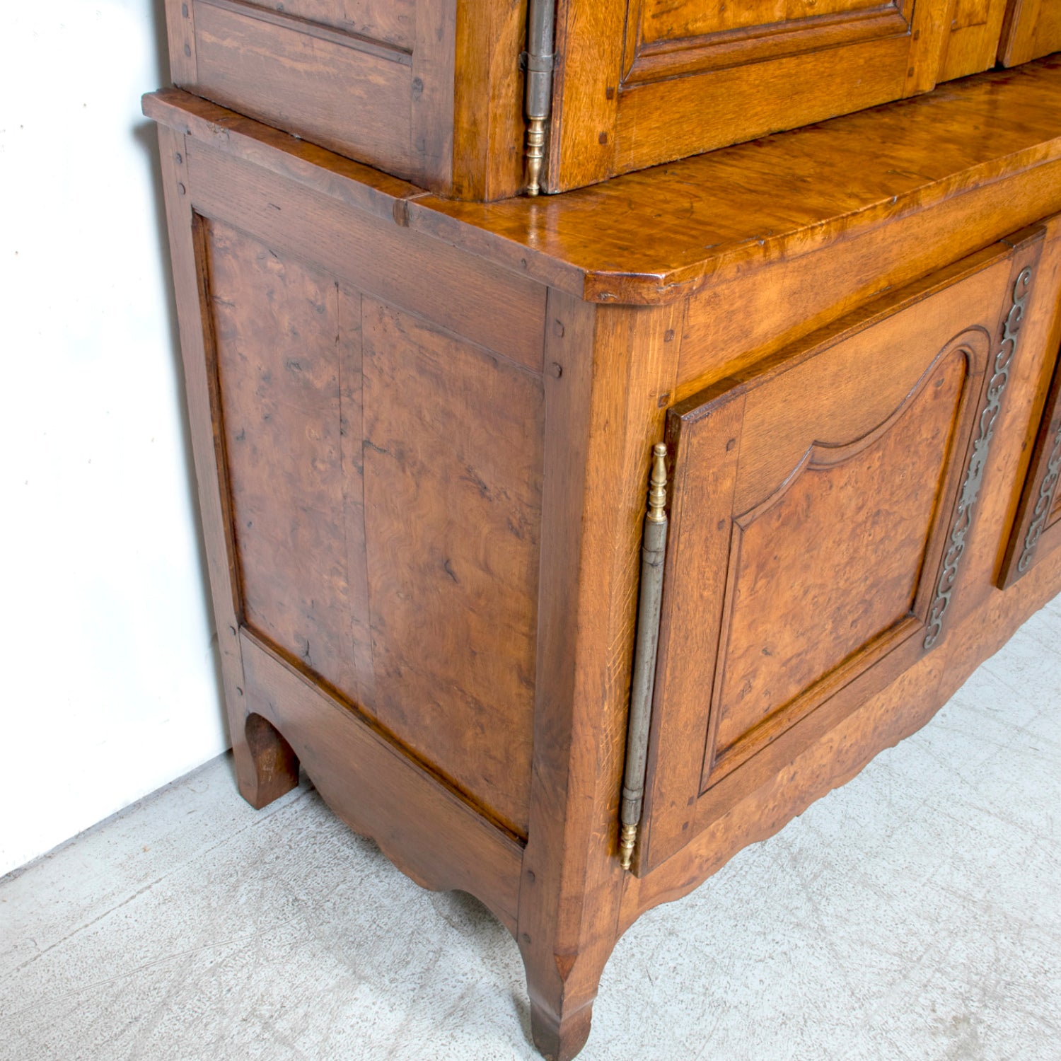 19th Century French Louis XV Style Walnut and Burl Walnut Buffet Deux Corps