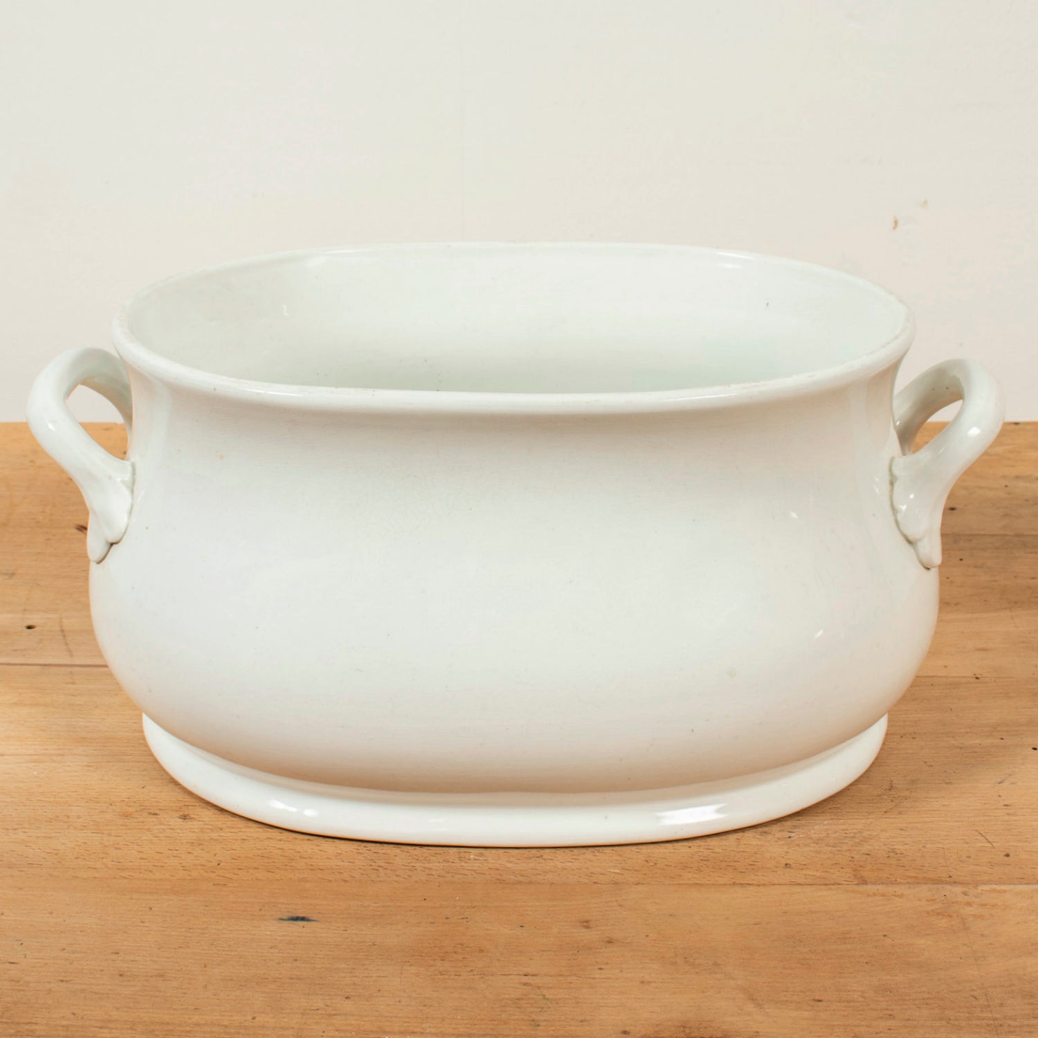19th Century French Lunéville Opaque Faïence or French Ironstone Footbath, K&G Keller & Guérin