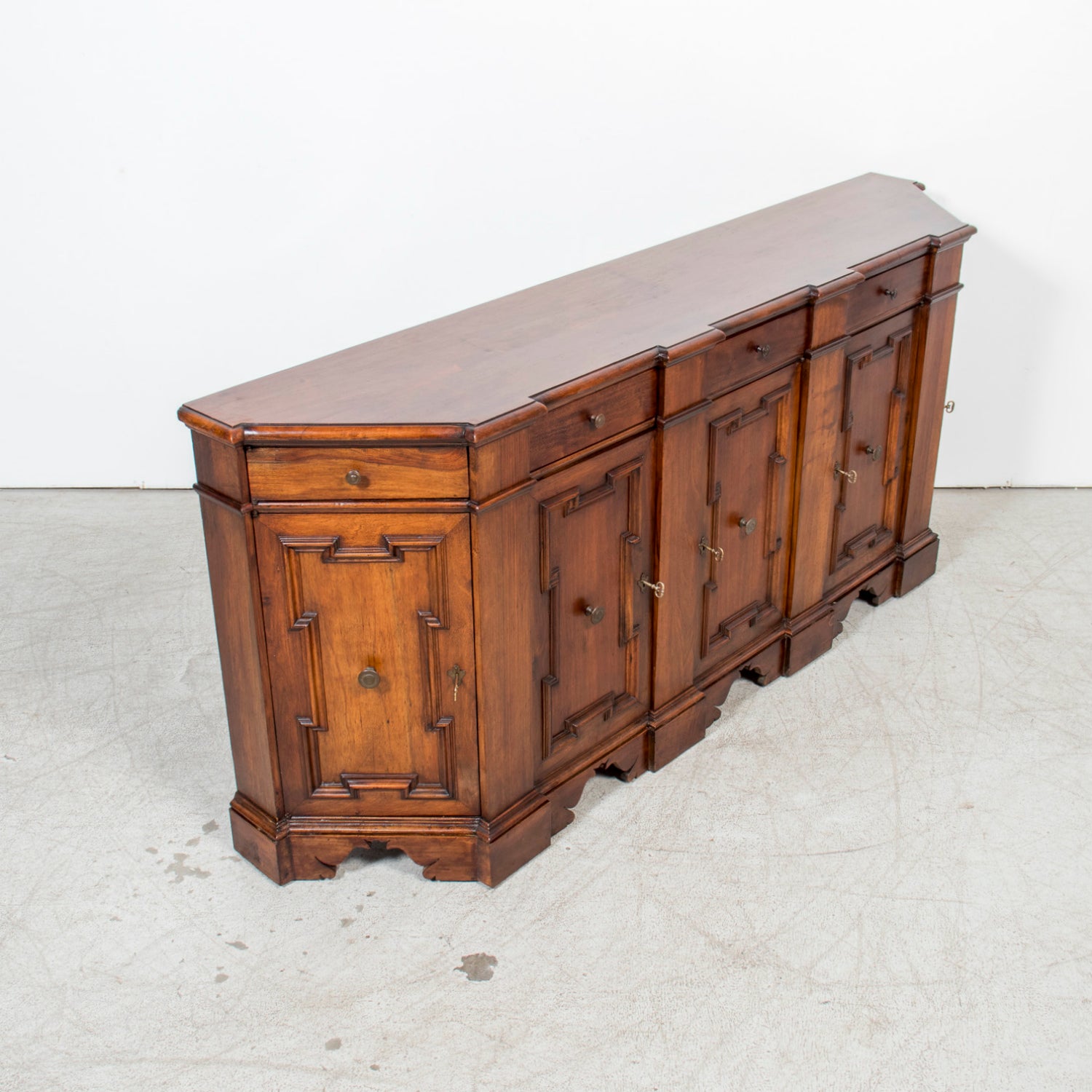 Late 18th Century Carved Italian Baroque Style Walnut Credenza Scantonata