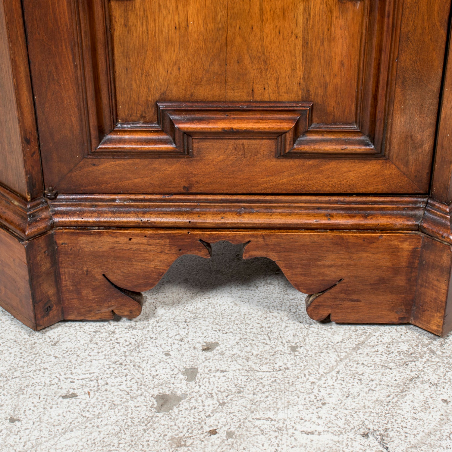 Late 18th Century Carved Italian Baroque Style Walnut Credenza Scantonata