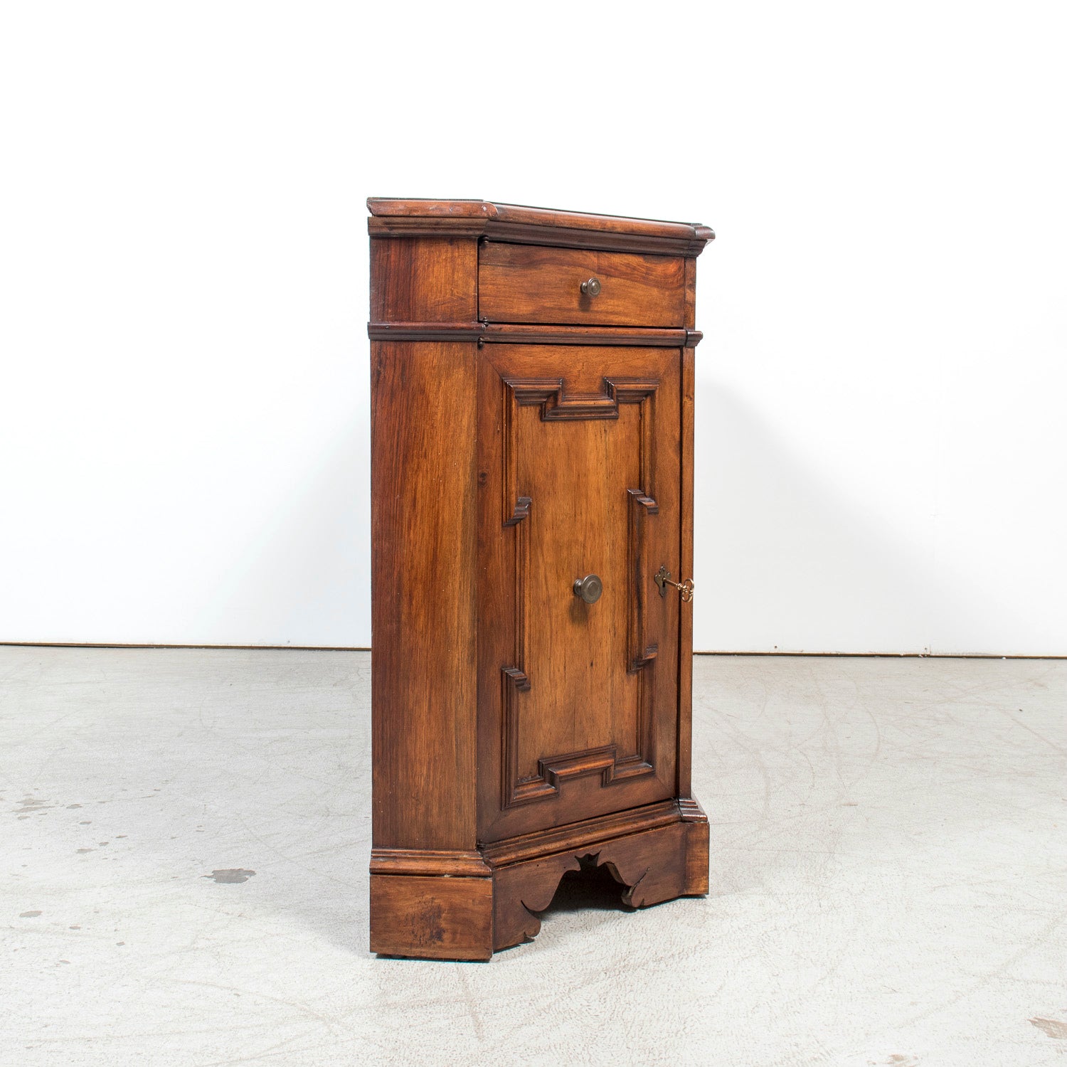 Late 18th Century Carved Italian Baroque Style Walnut Credenza Scantonata