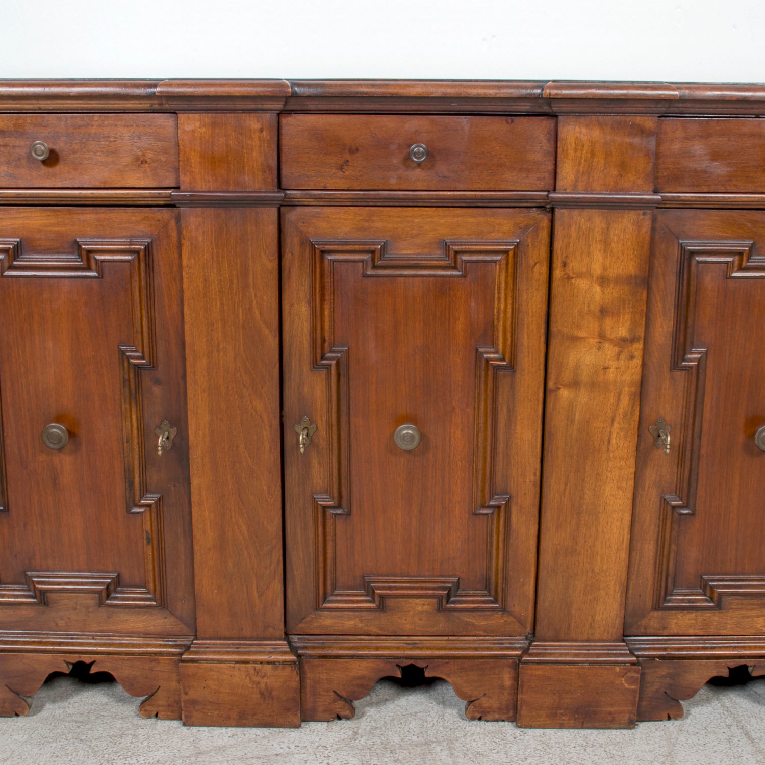 Late 18th Century Carved Italian Baroque Style Walnut Credenza Scantonata