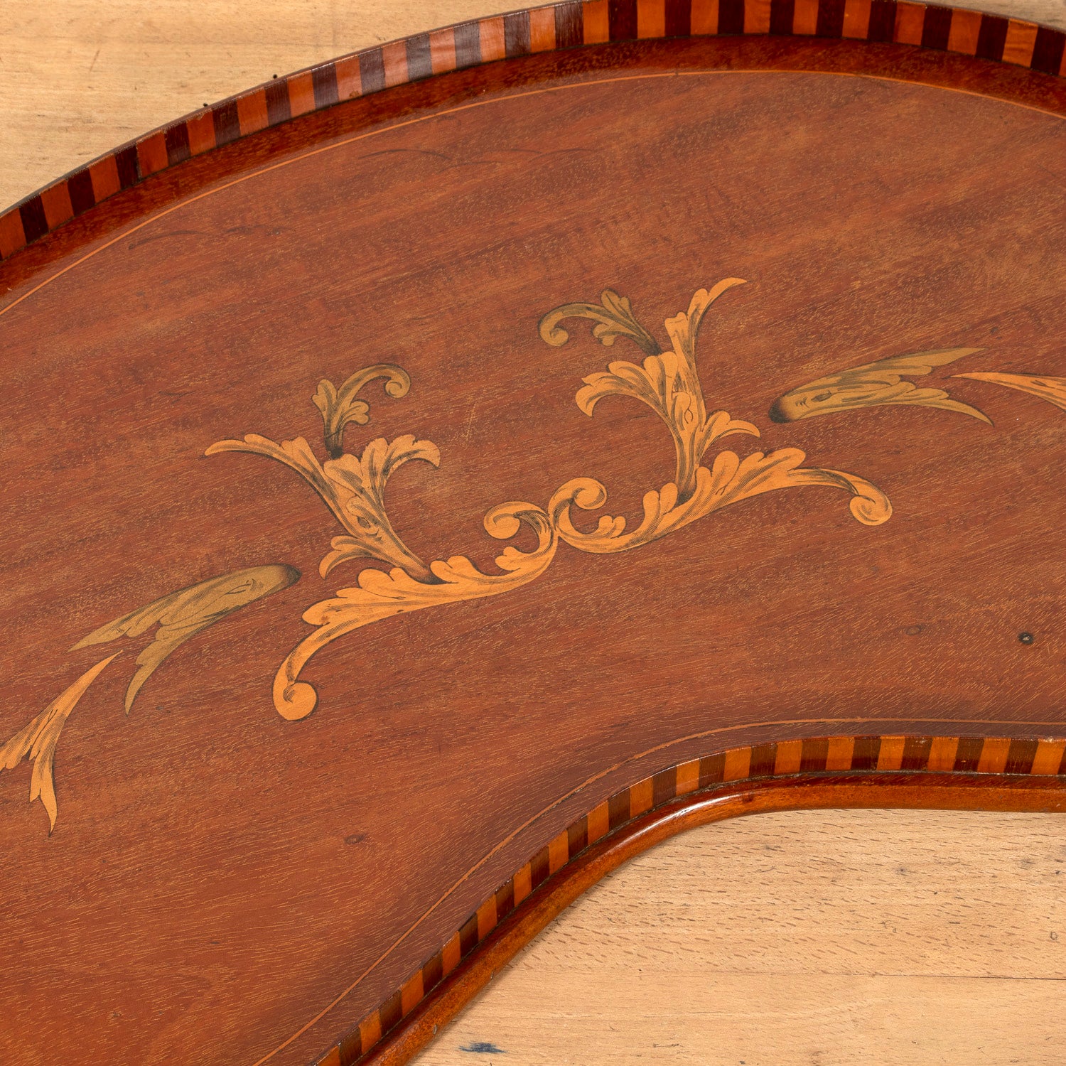 19th Century English George III Mahogany Kidney Shaped Butler's Tray with Brass Handles and Marquetry Inlay