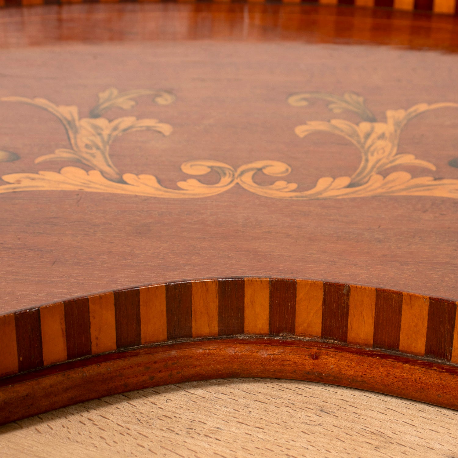 19th Century English George III Mahogany Kidney Shaped Butler's Tray with Brass Handles and Marquetry Inlay