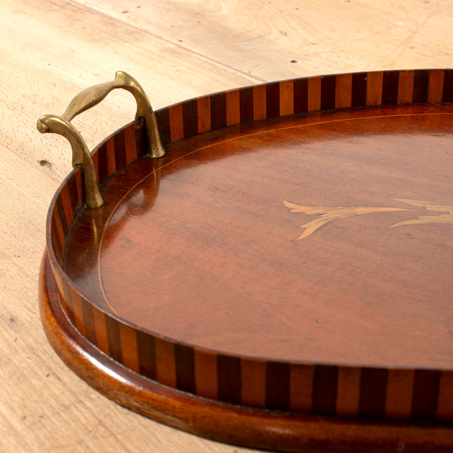 19th Century English George III Mahogany Kidney Shaped Butler's Tray with Brass Handles and Marquetry Inlay