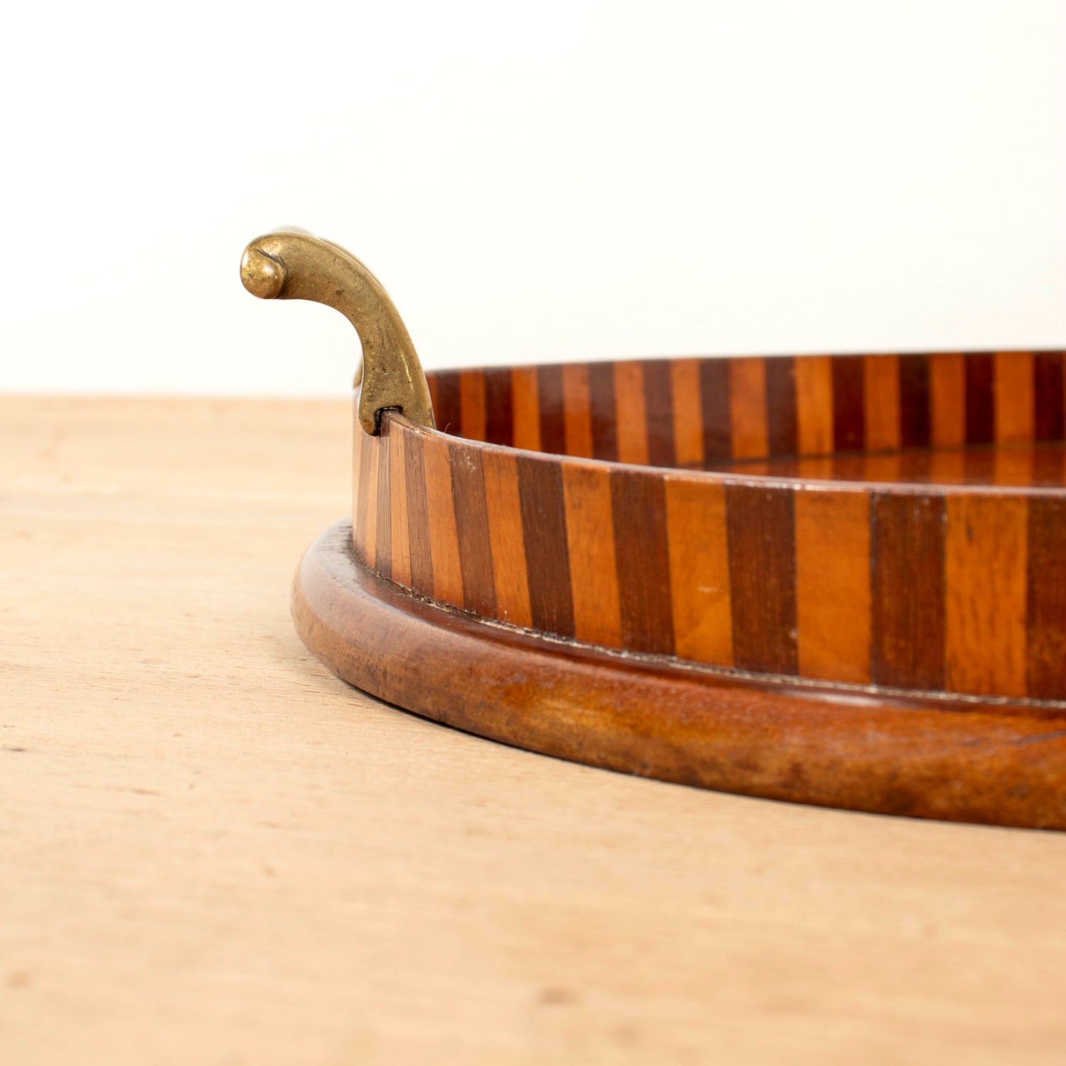 19th Century English George III Mahogany Kidney Shaped Butler's Tray with Brass Handles and Marquetry Inlay