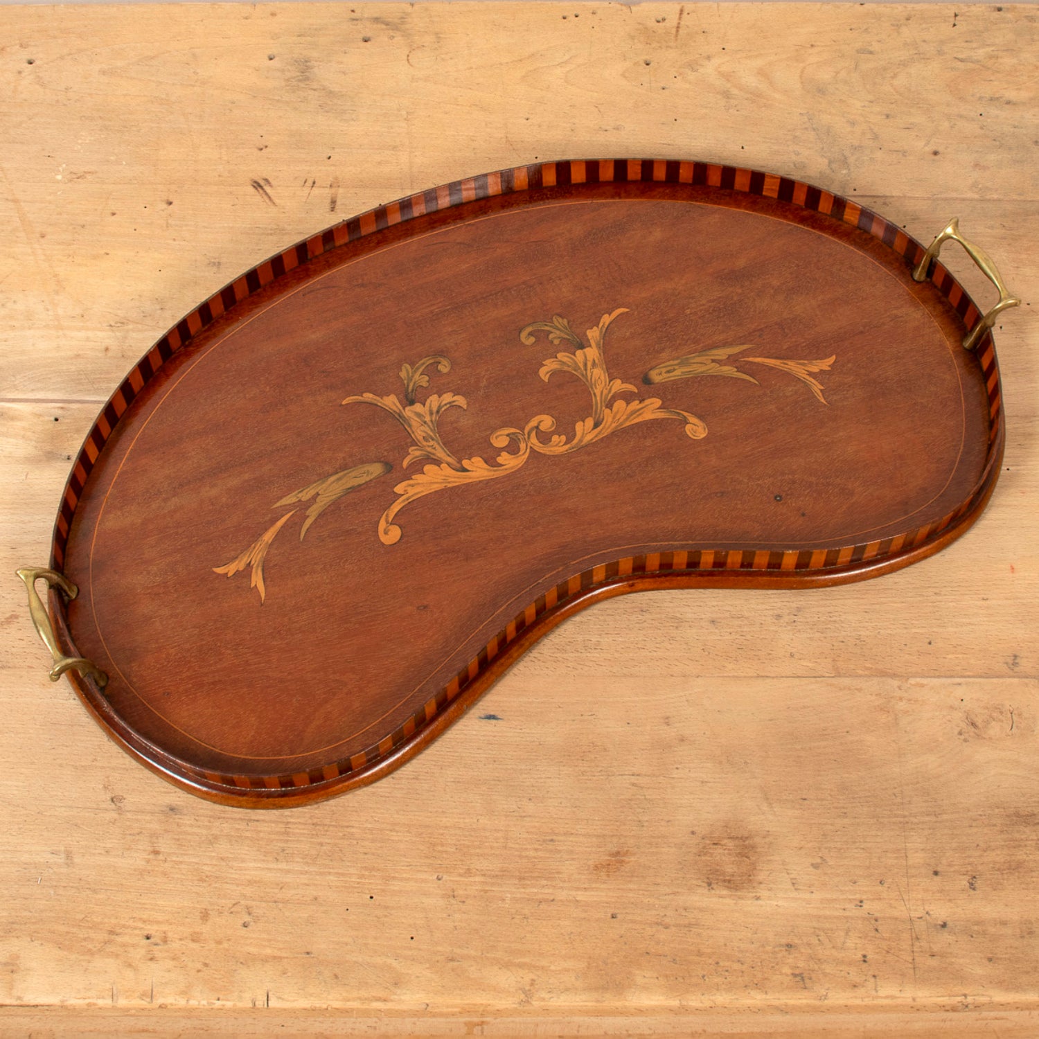 19th Century English George III Mahogany Kidney Shaped Butler's Tray with Brass Handles and Marquetry Inlay