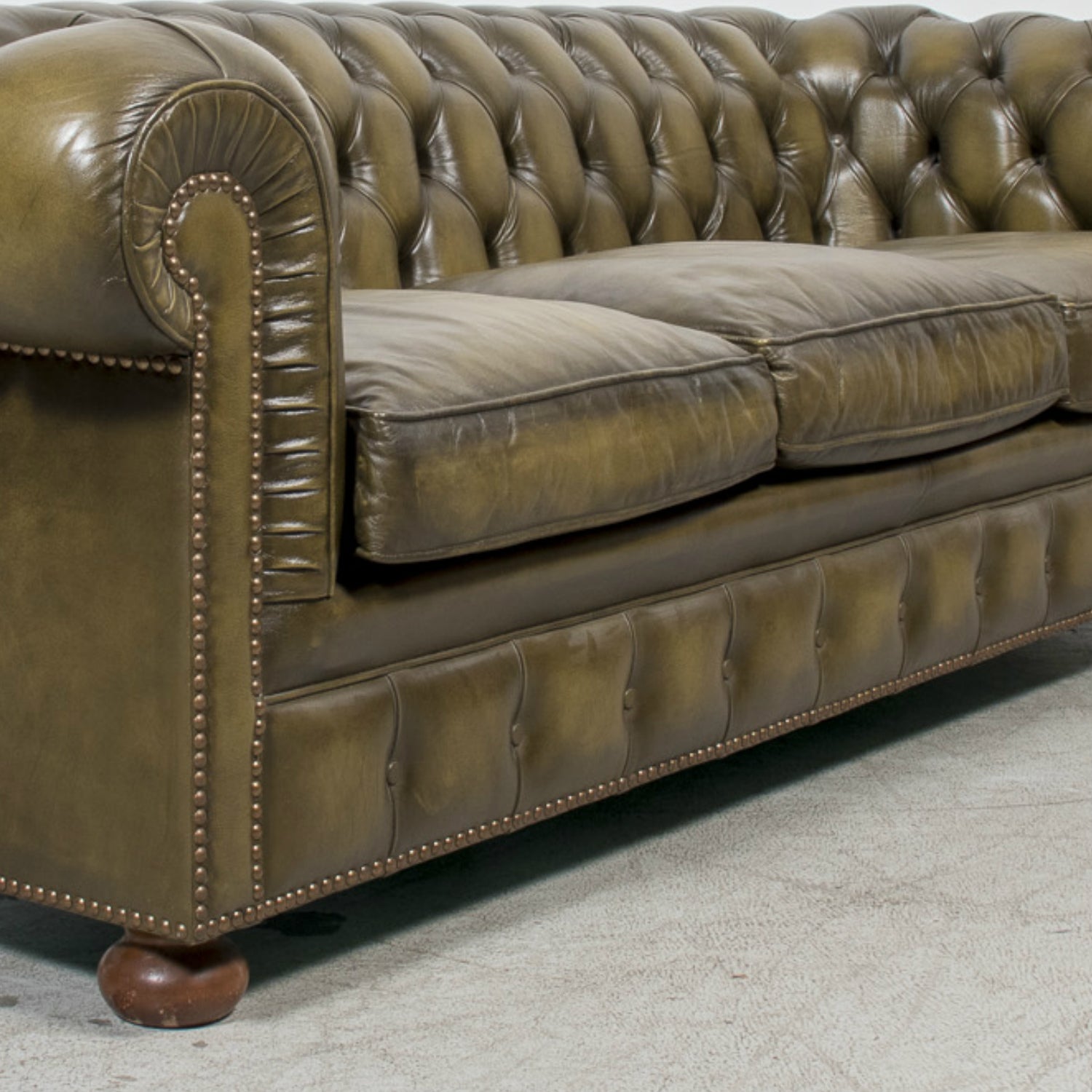 Vintage 1960s English Chesterfield Sofa in Olive Green Leather