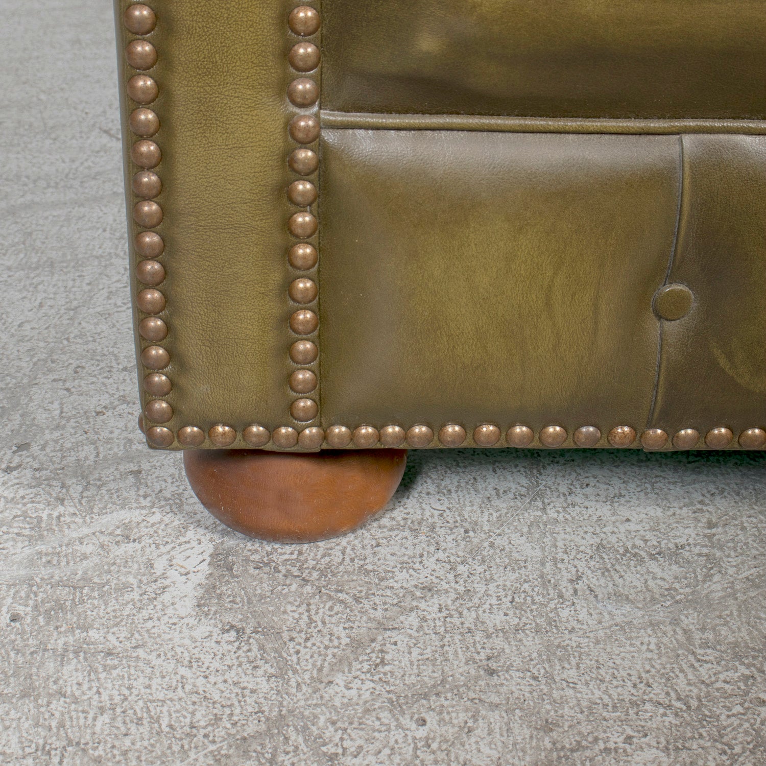 Vintage 1960s English Chesterfield Sofa in Olive Green Leather