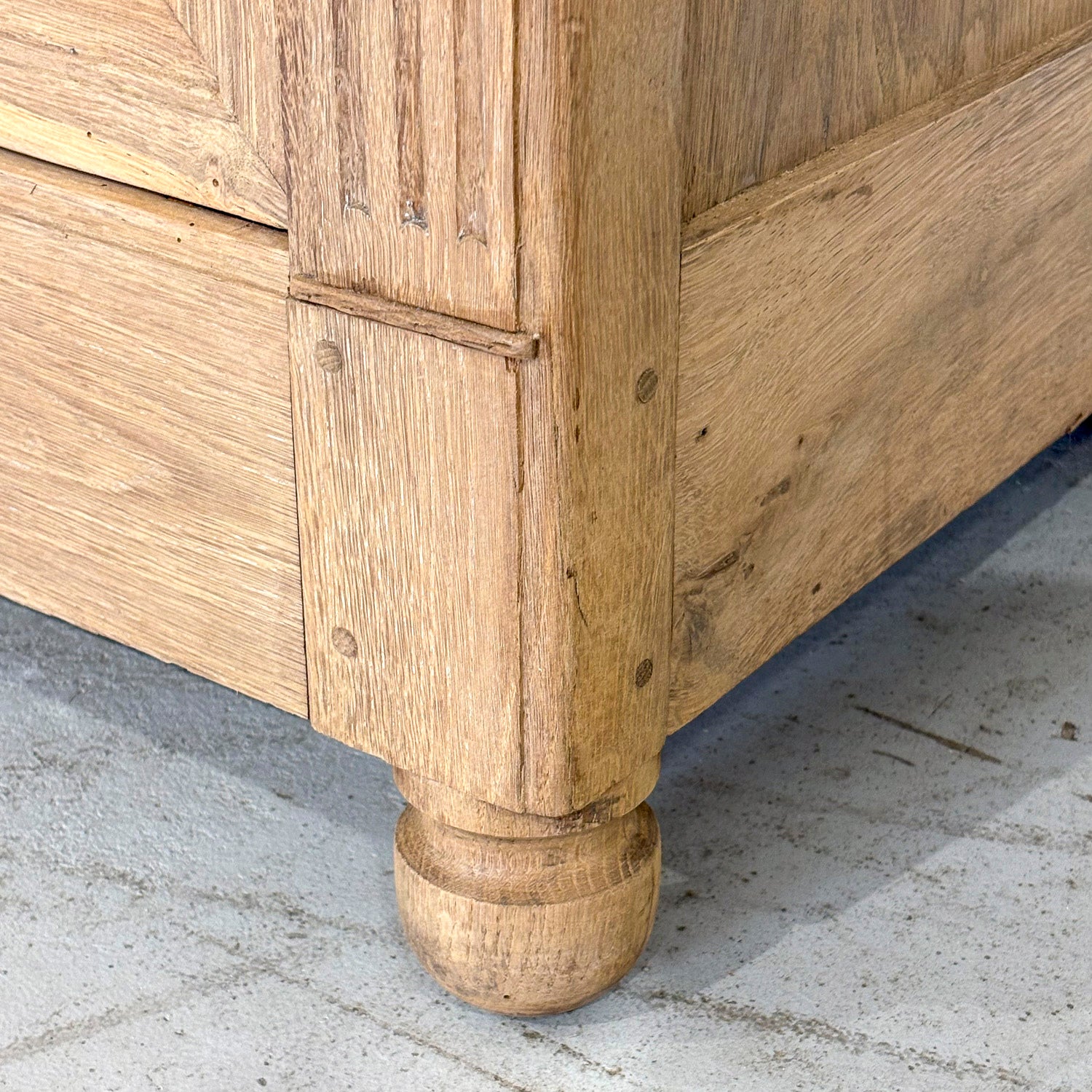 Monumental Early 19th Century French Directoire Period Bleached Oak Bibliothèque à Trois Corps
