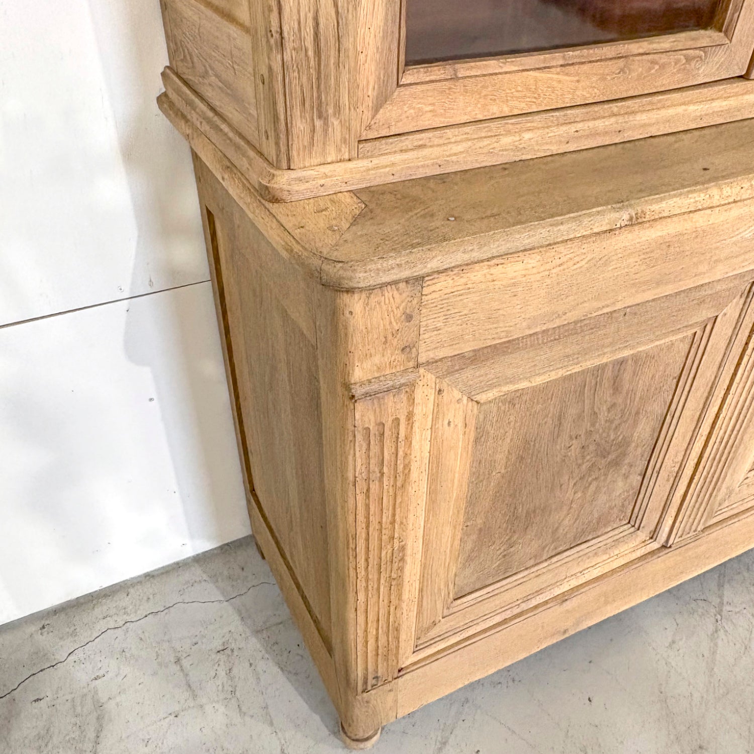Monumental Early 19th Century French Directoire Period Bleached Oak Bibliothèque à Trois Corps