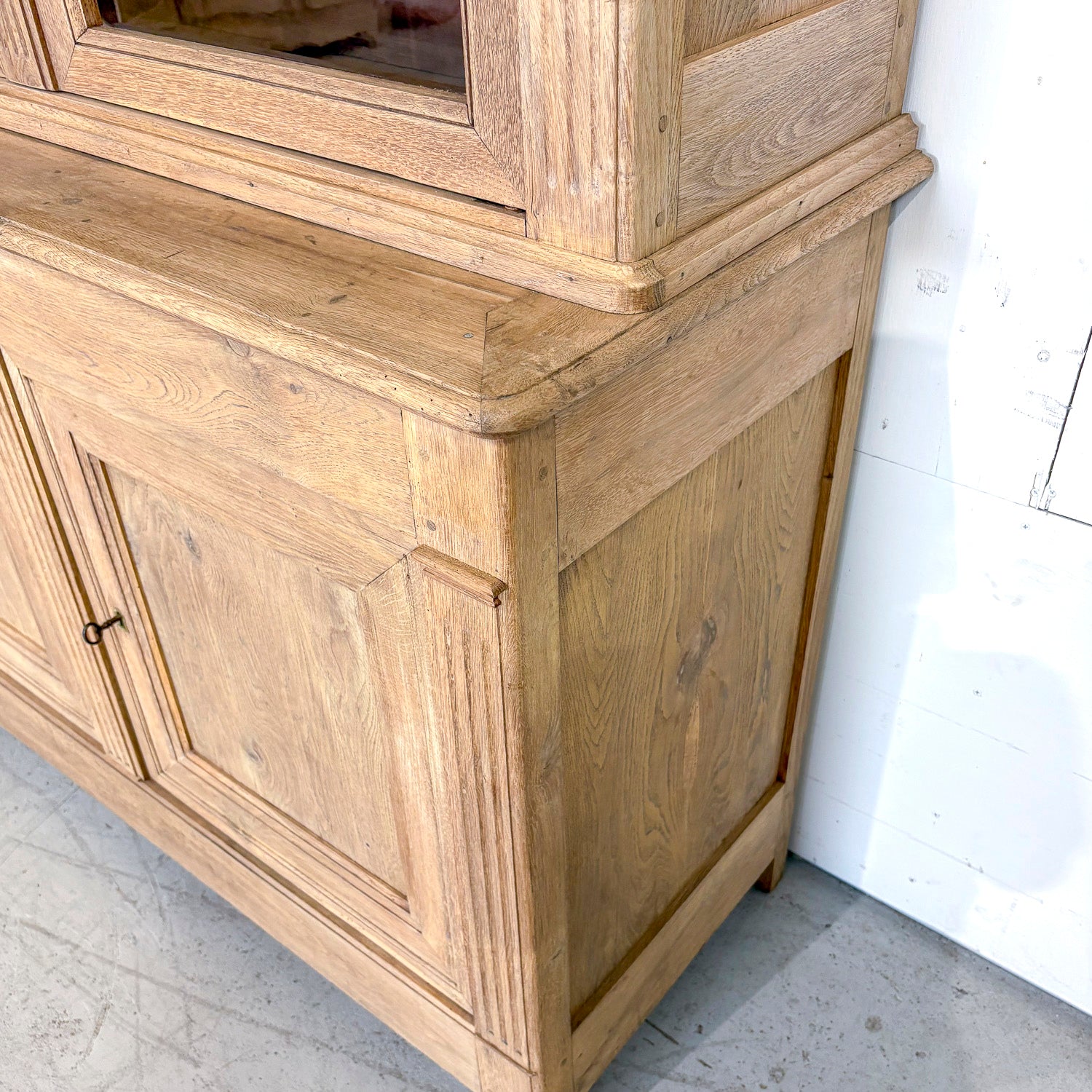Monumental Early 19th Century French Directoire Period Bleached Oak Bibliothèque à Trois Corps