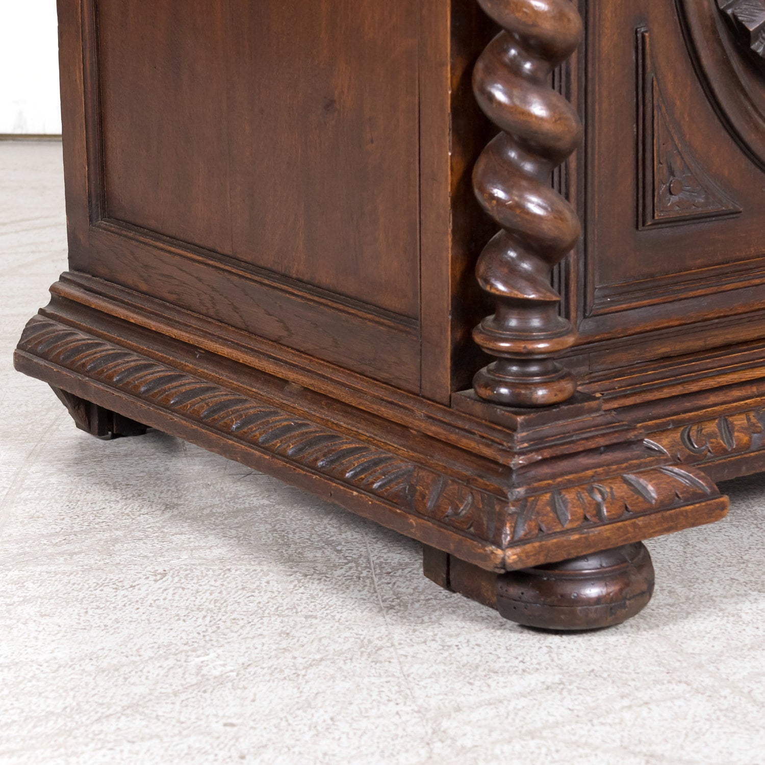 19th Century Antique French Louis XIII Style Carved Oak Buffet de Chasse or Hunting Buffet 