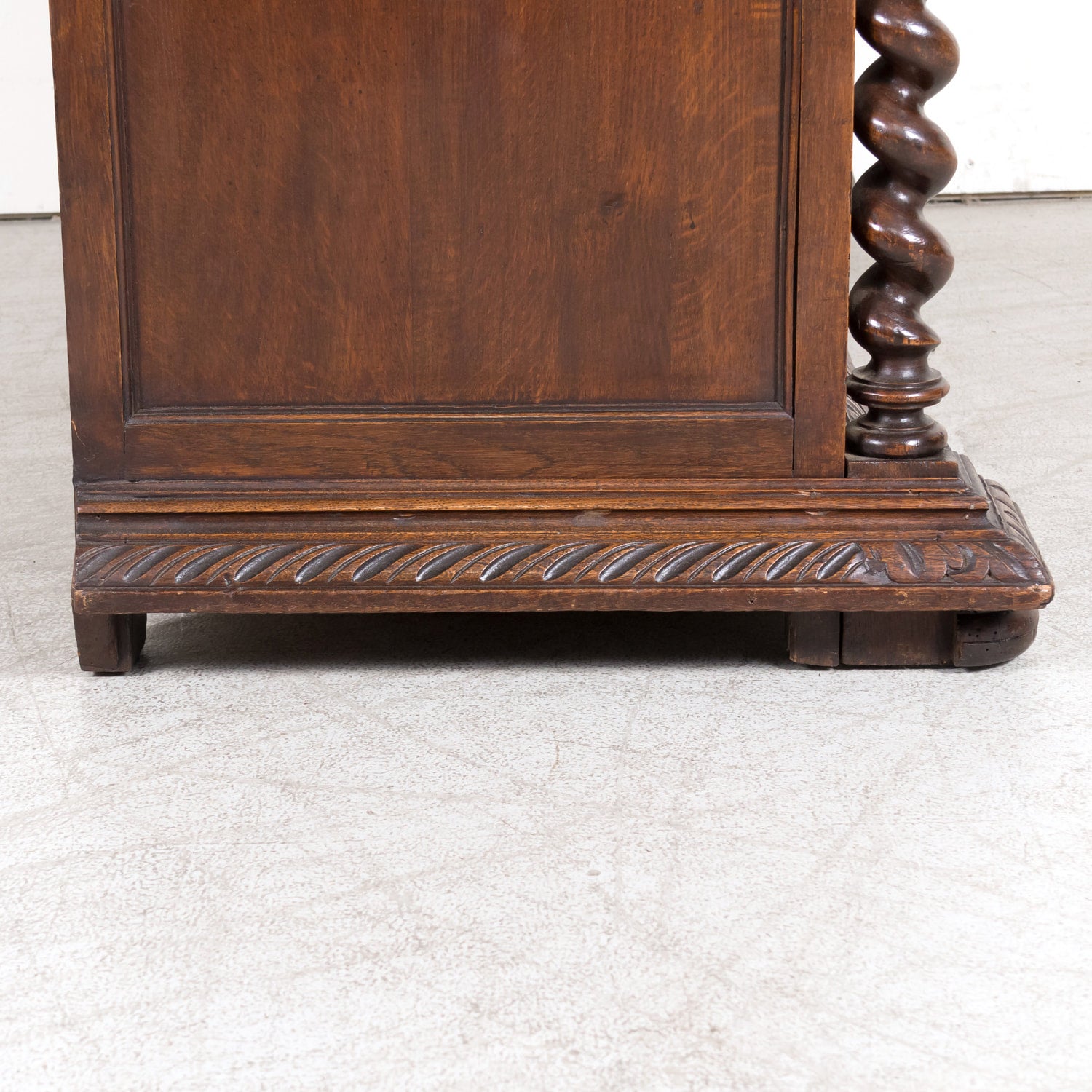 19th Century Antique French Louis XIII Style Carved Oak Buffet de Chasse or Hunting Buffet 