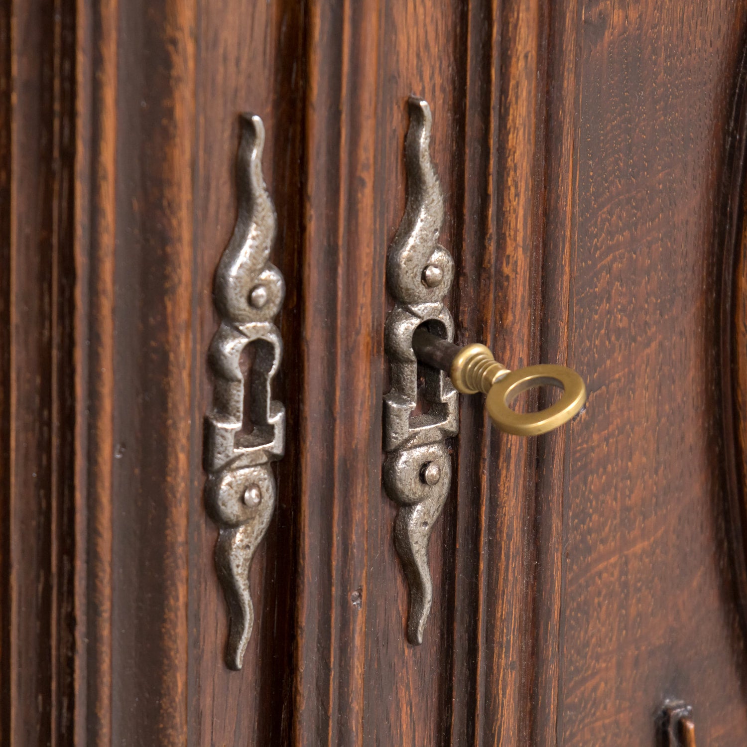 19th Century Antique French Louis XIII Style Carved Oak Buffet de Chasse or Hunting Buffet 