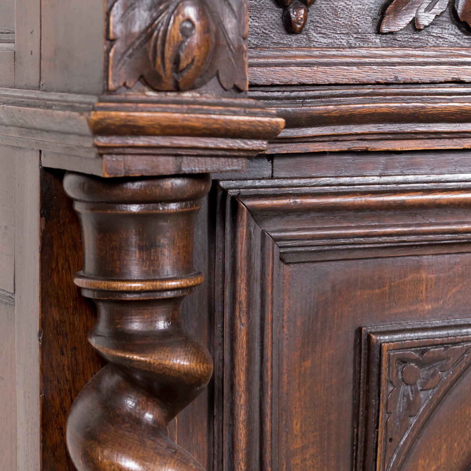 19th Century Antique French Louis XIII Style Carved Oak Buffet de Chasse or Hunting Buffet 