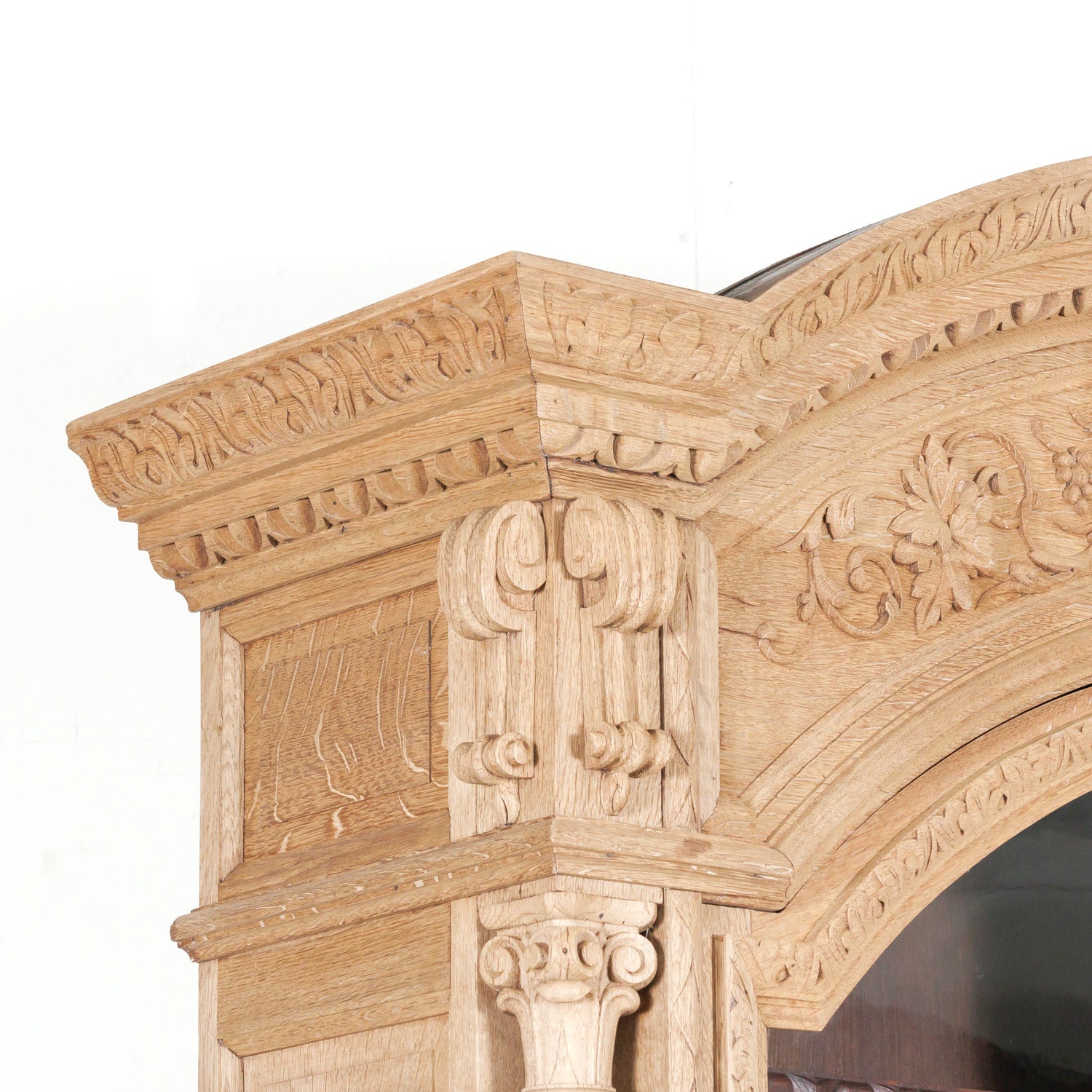 Mid-19th Century French Louis XIII Style Hunting Buffet Deux Corps or Bibliotheque de Chasse