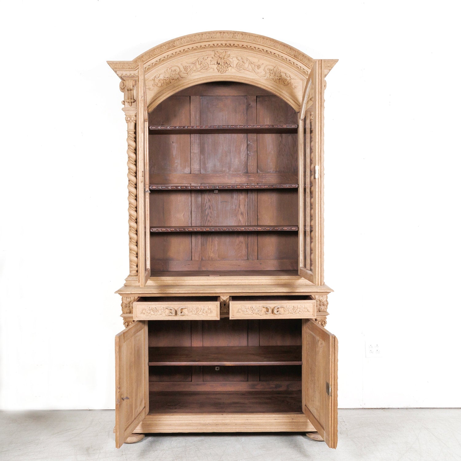 Mid-19th Century French Louis XIII Style Hunting Buffet Deux Corps or Bibliotheque de Chasse