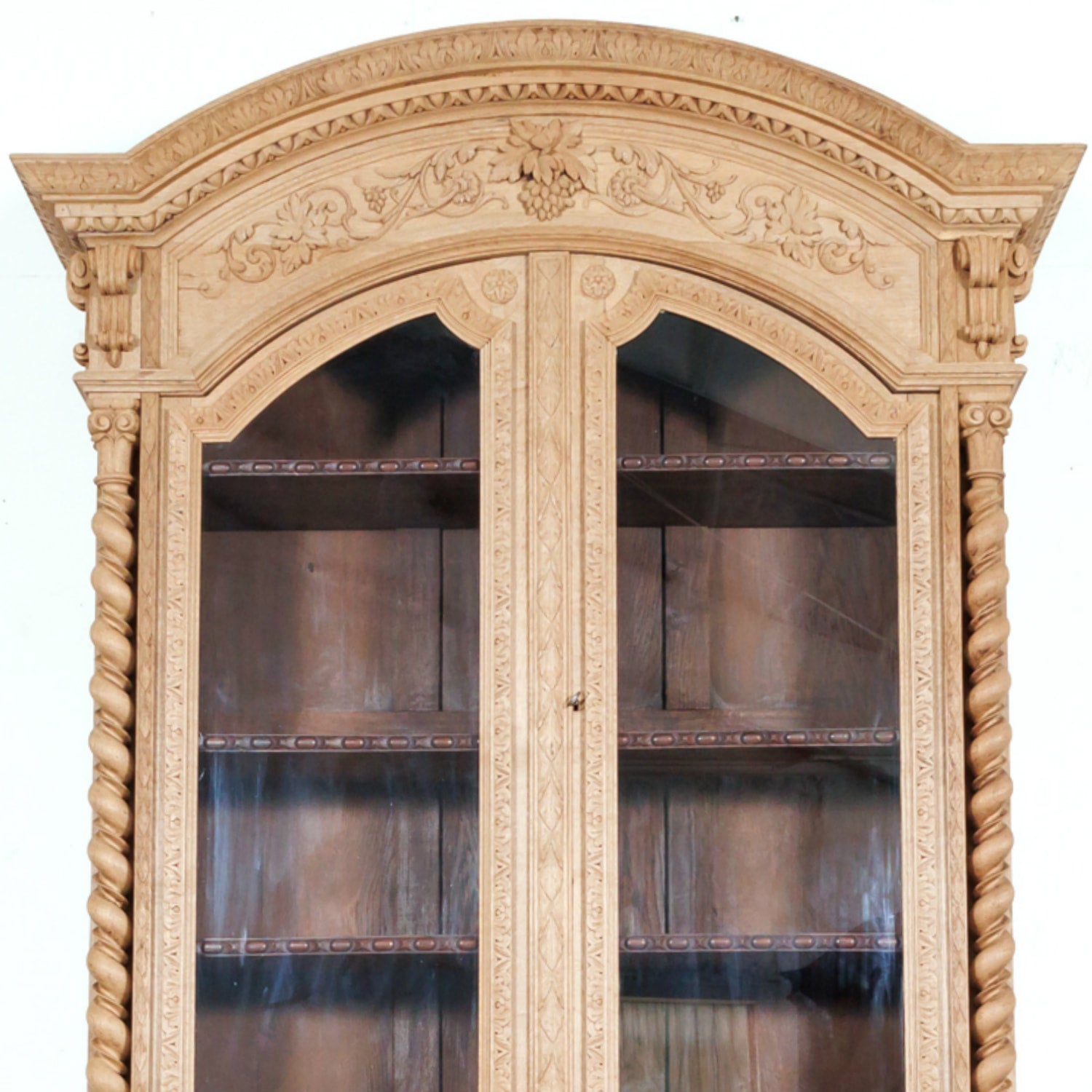 Mid-19th Century French Louis XIII Style Hunting Buffet Deux Corps or Bibliotheque de Chasse