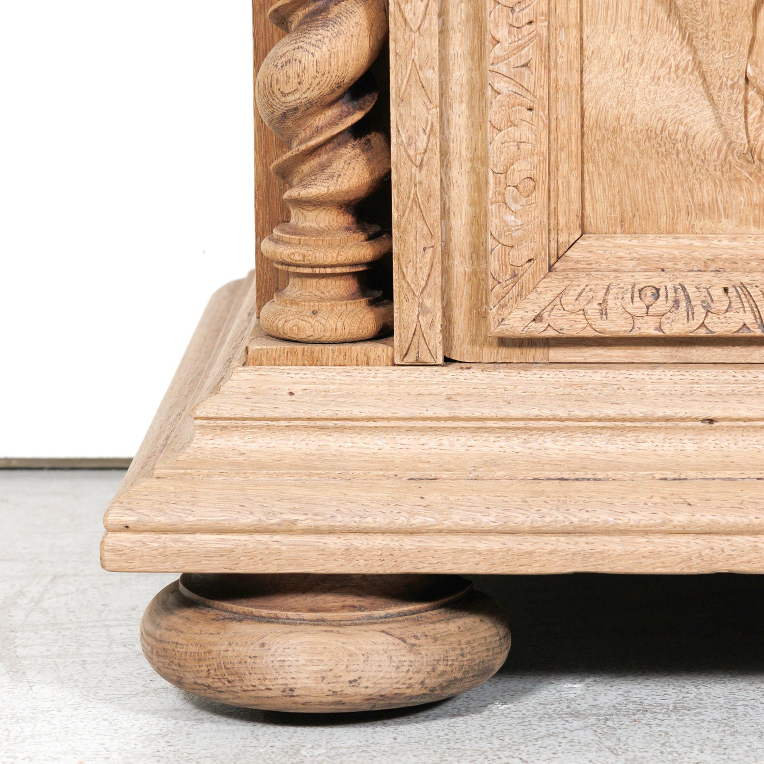 Mid-19th Century French Louis XIII Style Hunting Buffet Deux Corps or Bibliotheque de Chasse