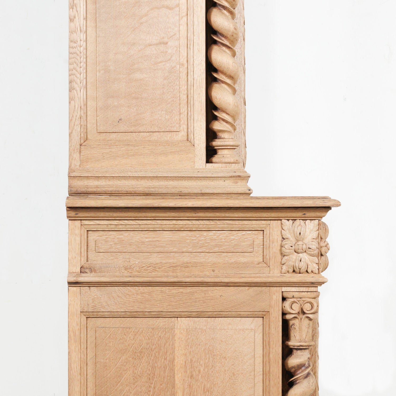 Mid-19th Century French Louis XIII Style Hunting Buffet Deux Corps or Bibliotheque de Chasse