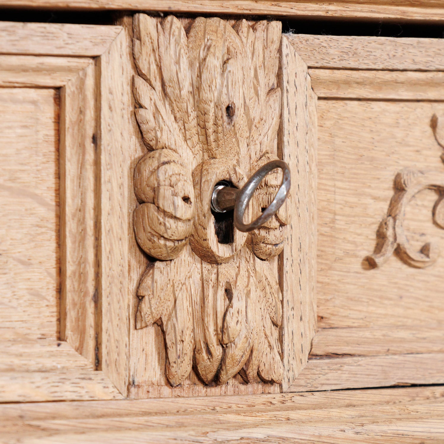 Mid-19th Century French Louis XIII Style Hunting Buffet Deux Corps or Bibliotheque de Chasse