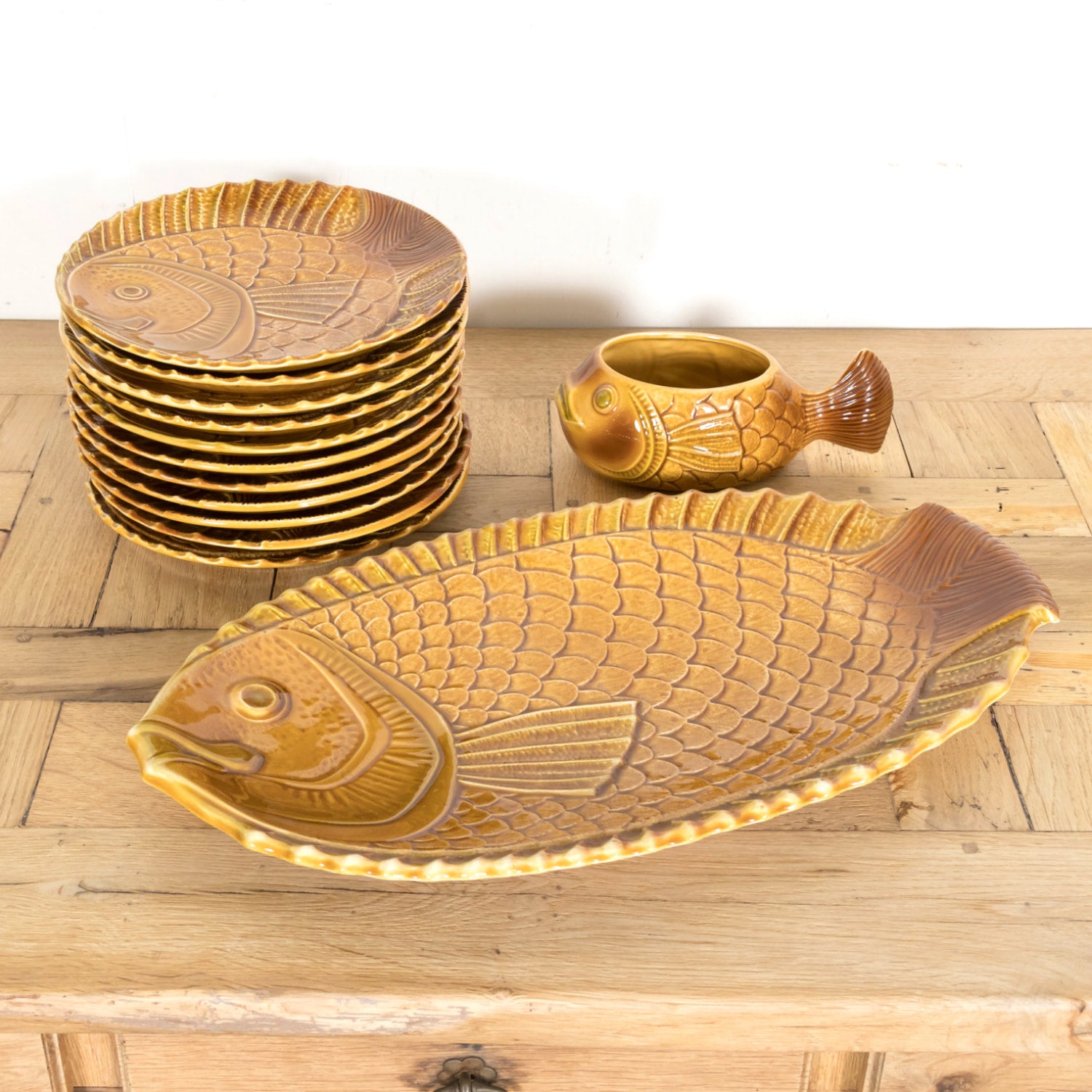 French Sarreguemines 12-Piece Faience Majolica Fish Shaped Seafood or Fish Service