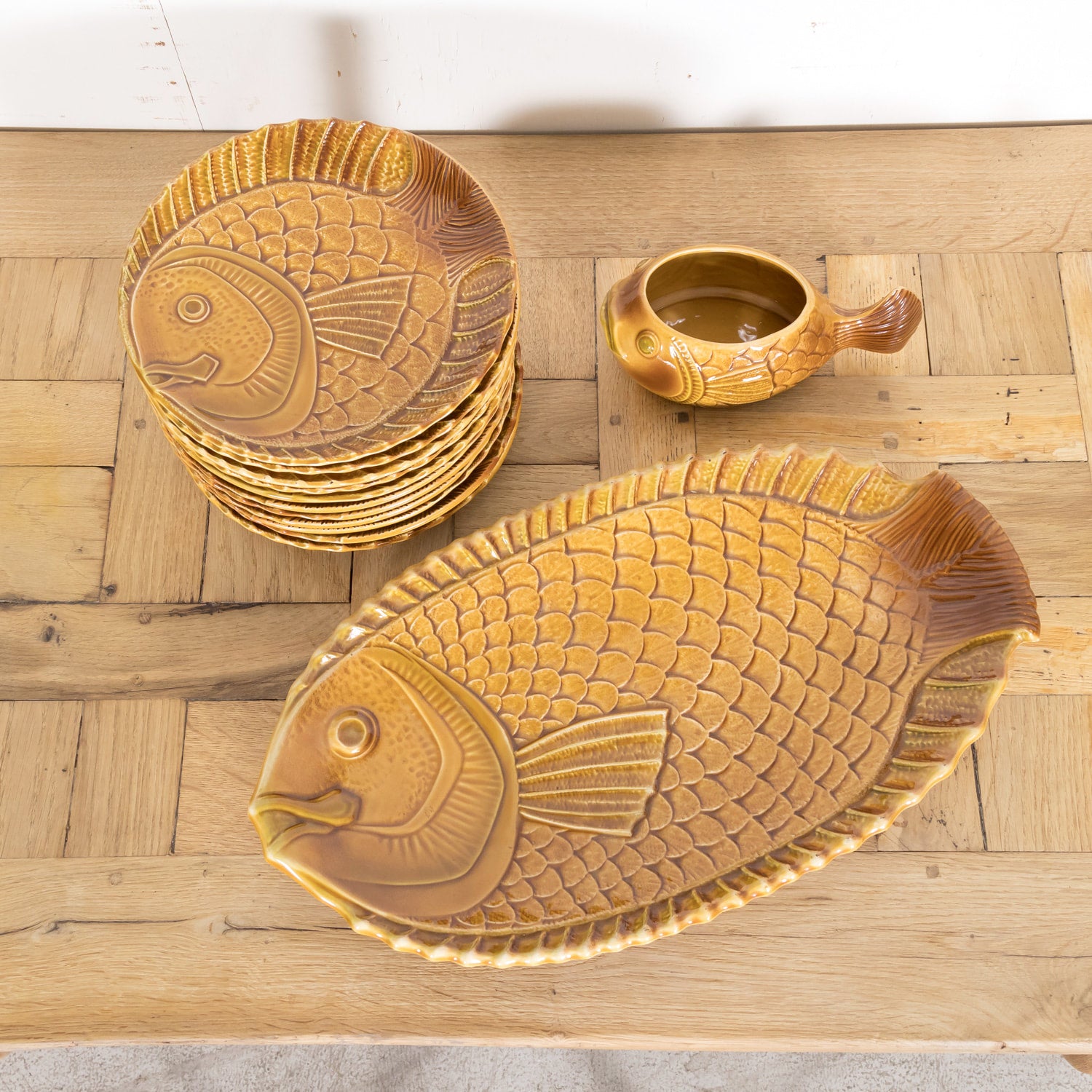 French Sarreguemines 12-Piece Faience Majolica Fish Shaped Seafood or Fish Service