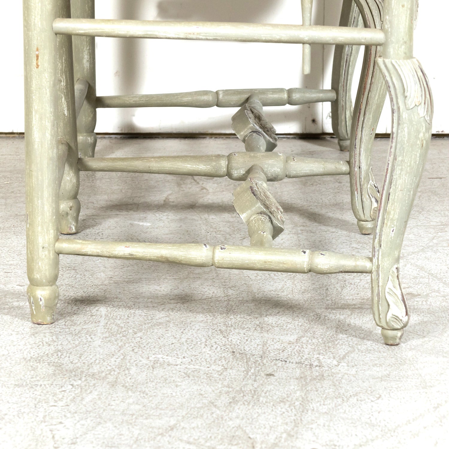 Antique French Provençal Louis XV Style Painted Settee or Radassier with Rush Seat