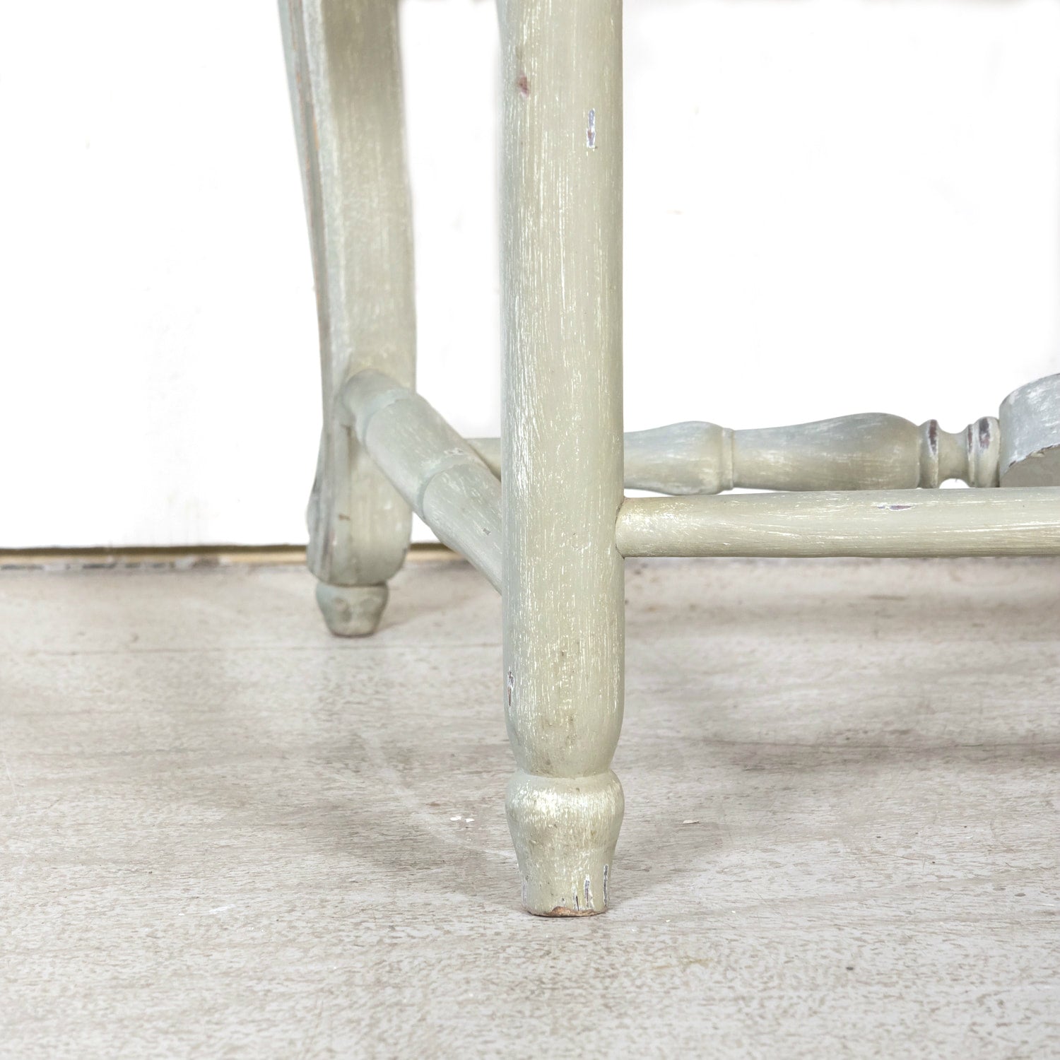 Antique French Provençal Louis XV Style Painted Settee or Radassier with Rush Seat