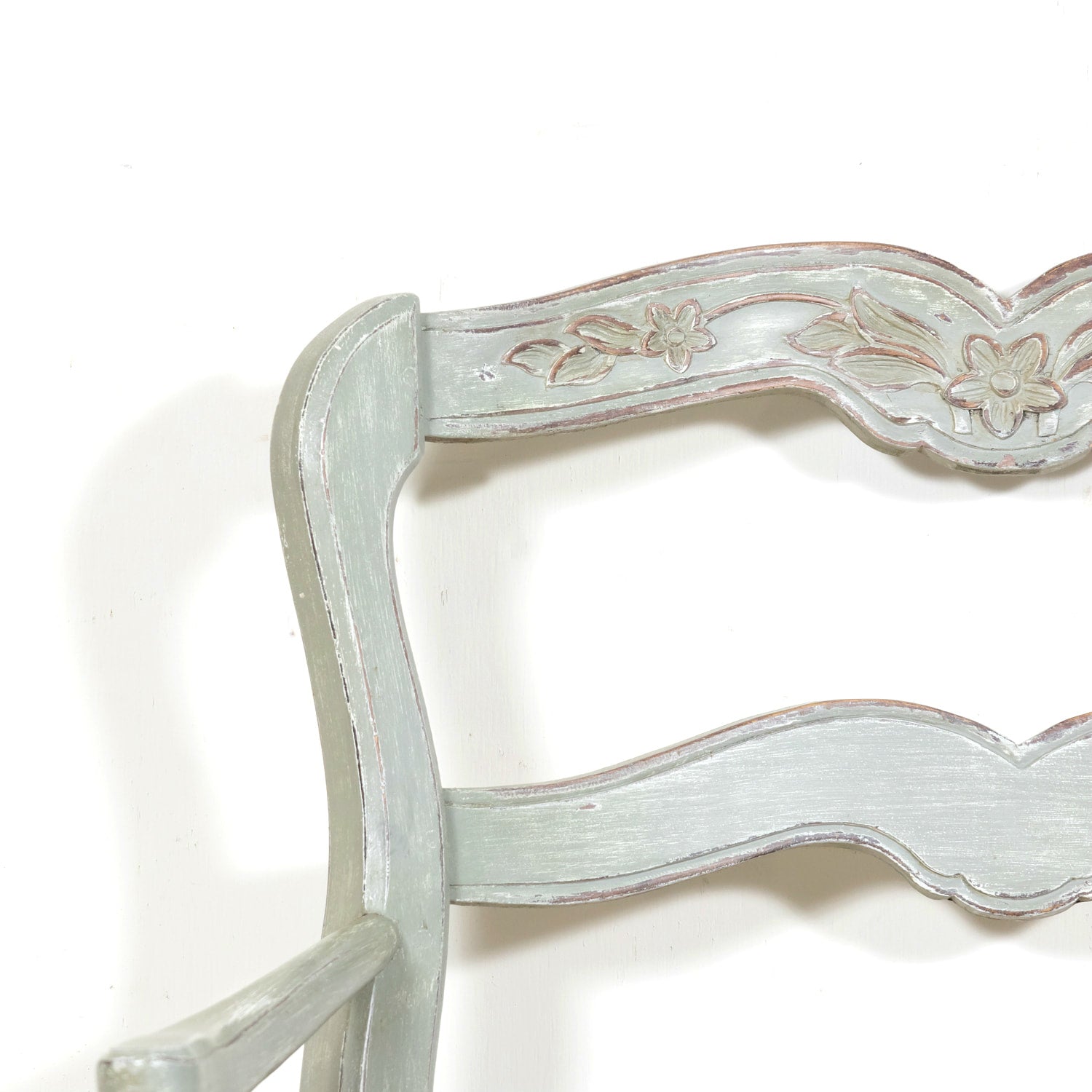 Antique French Provençal Louis XV Style Painted Settee or Radassier with Rush Seat