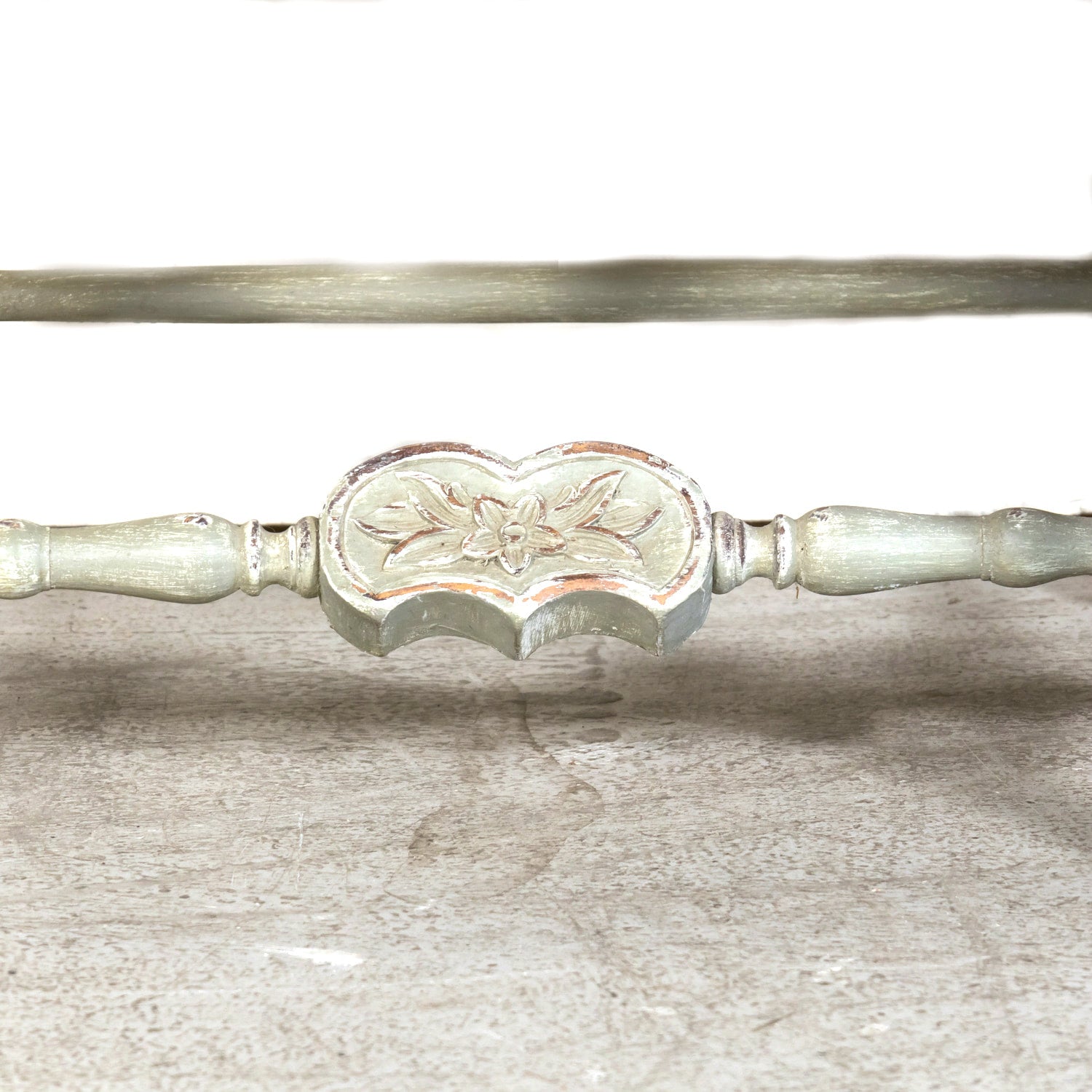 Antique French Provençal Louis XV Style Painted Settee or Radassier with Rush Seat