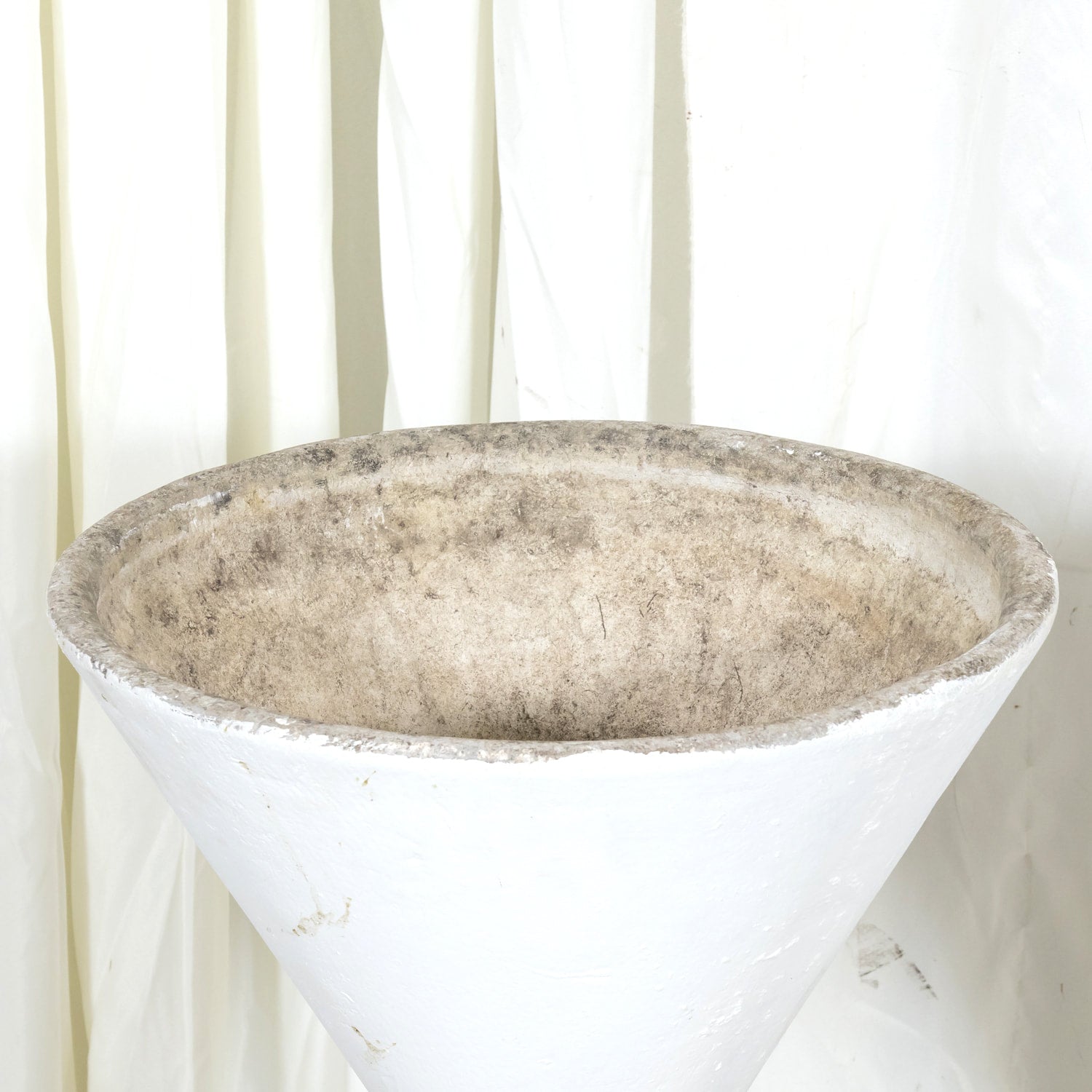 Pair of Mid-Century Modern Willy Guhl Large Hourglass Diablo Planters