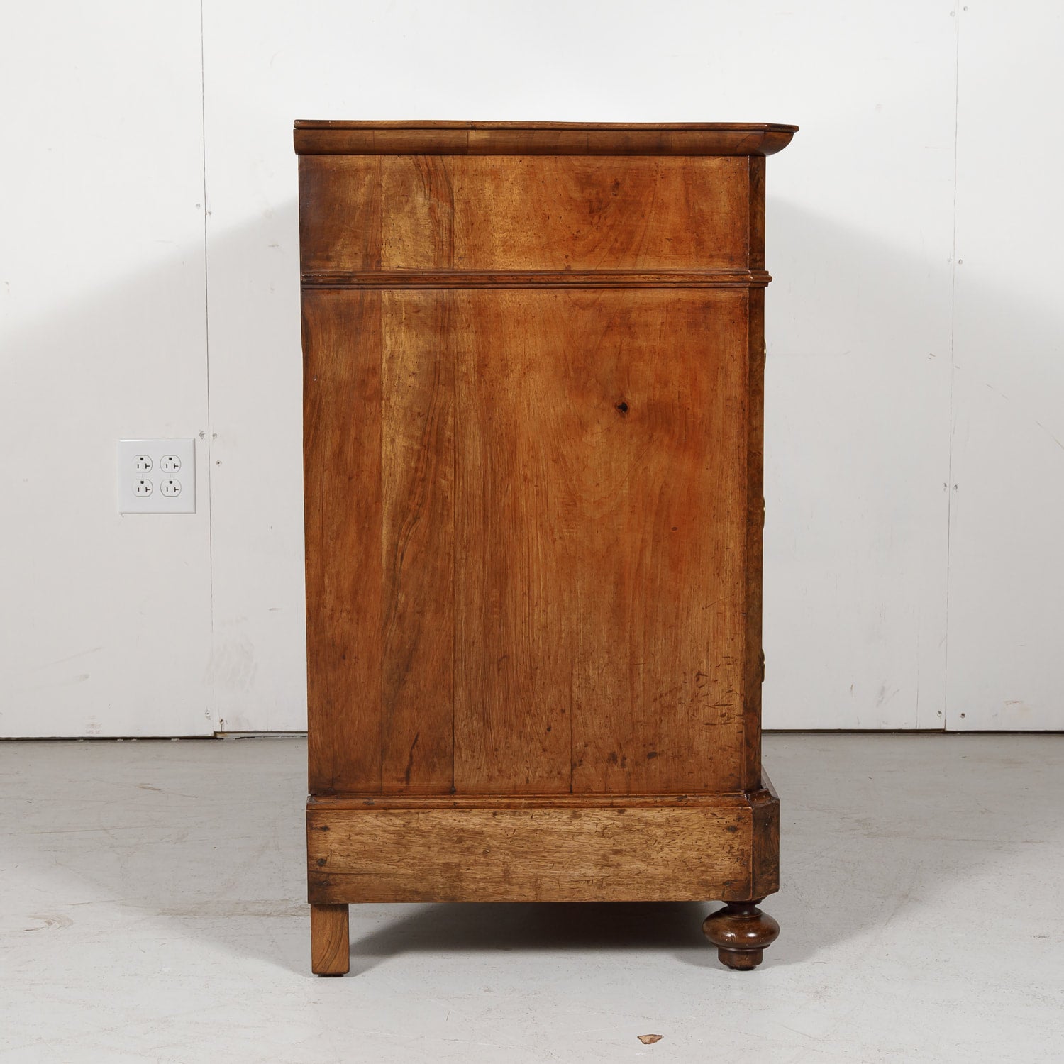 French 19th Century Louis Philippe Style Walnut Bookmatched Front Commode